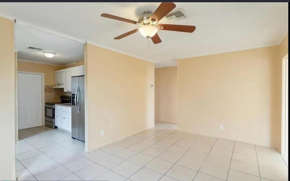 808 W 4th Street W Property Photo 7
