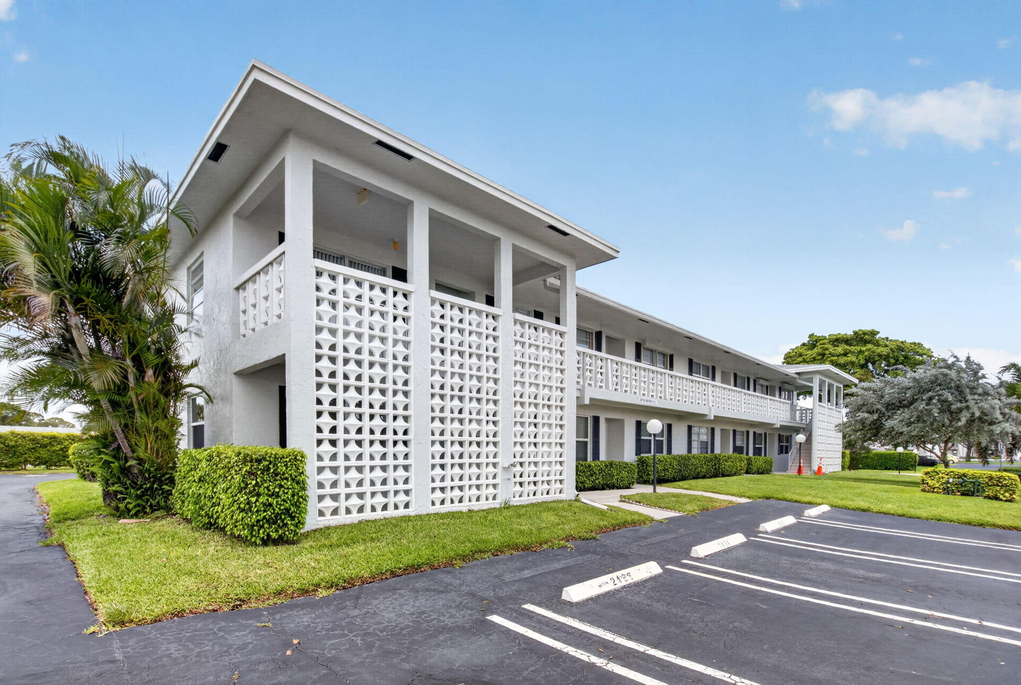 2401 Del Aire Boulevard 101 Property Photo 2