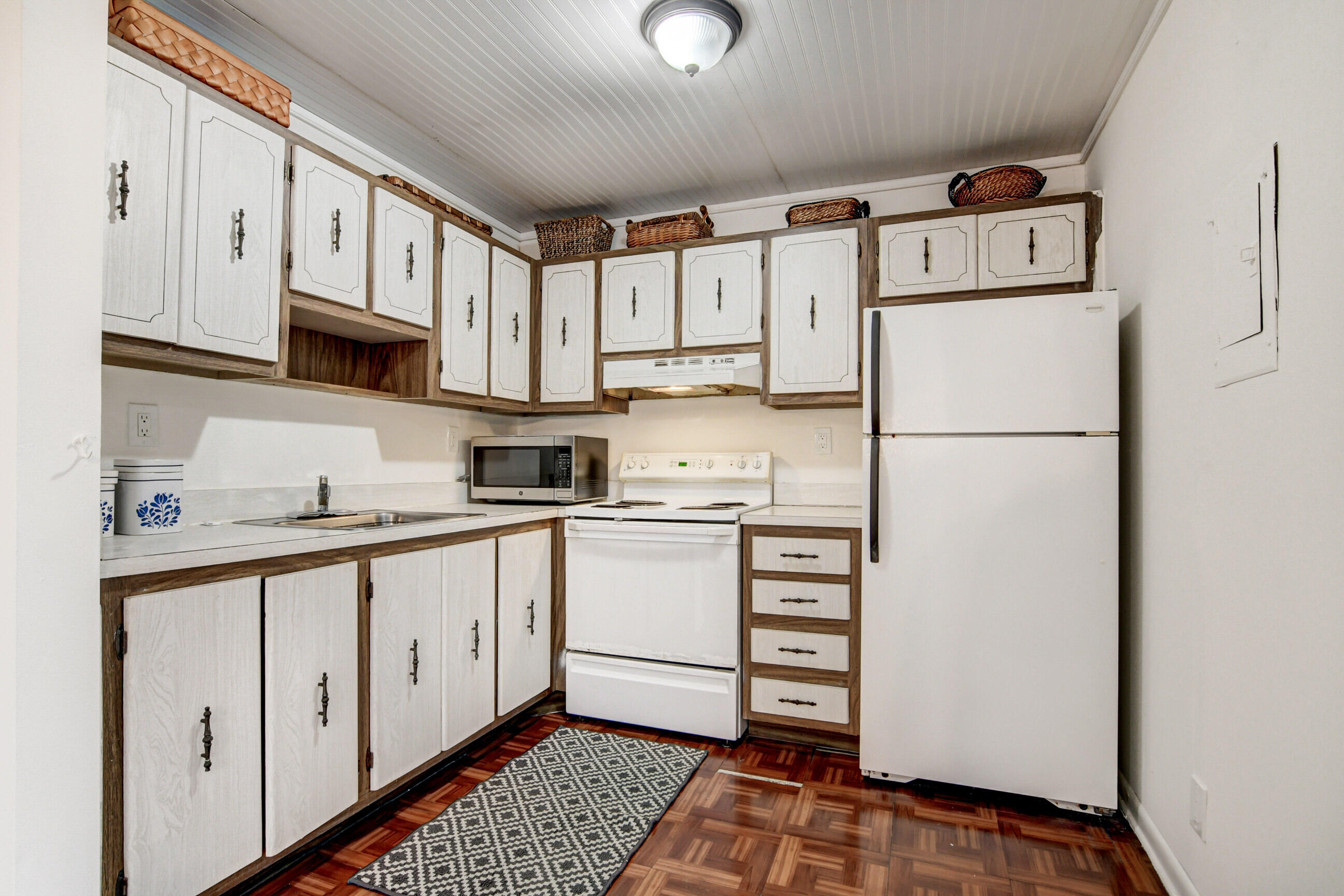 42 Burgundy A Property Photo 7