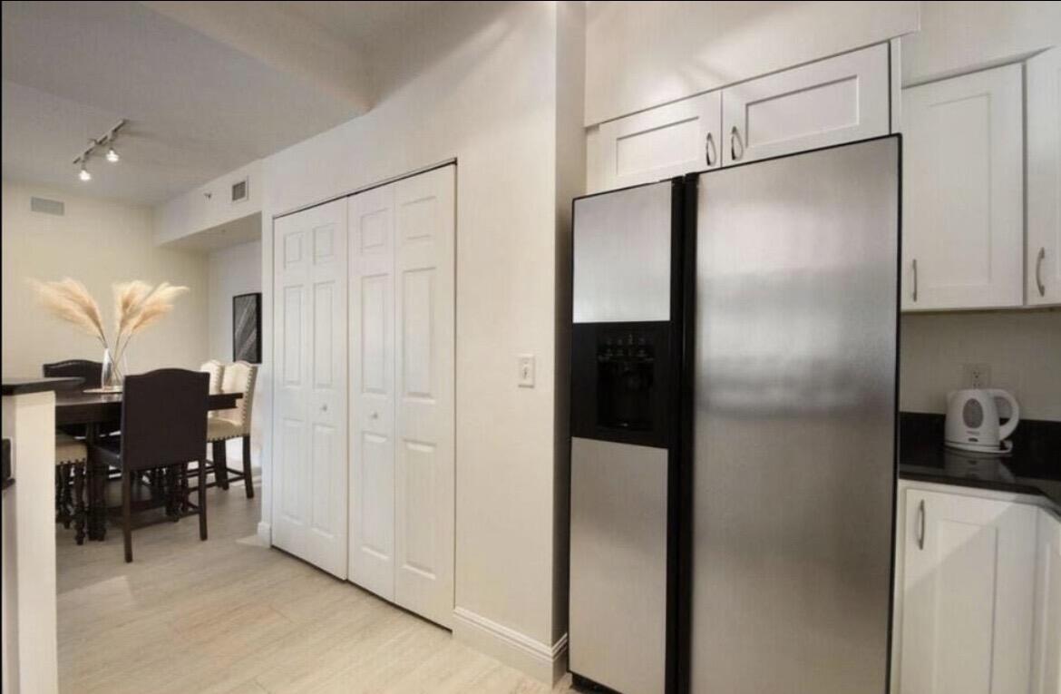 802 W Windward Way 216 Property Photo 2