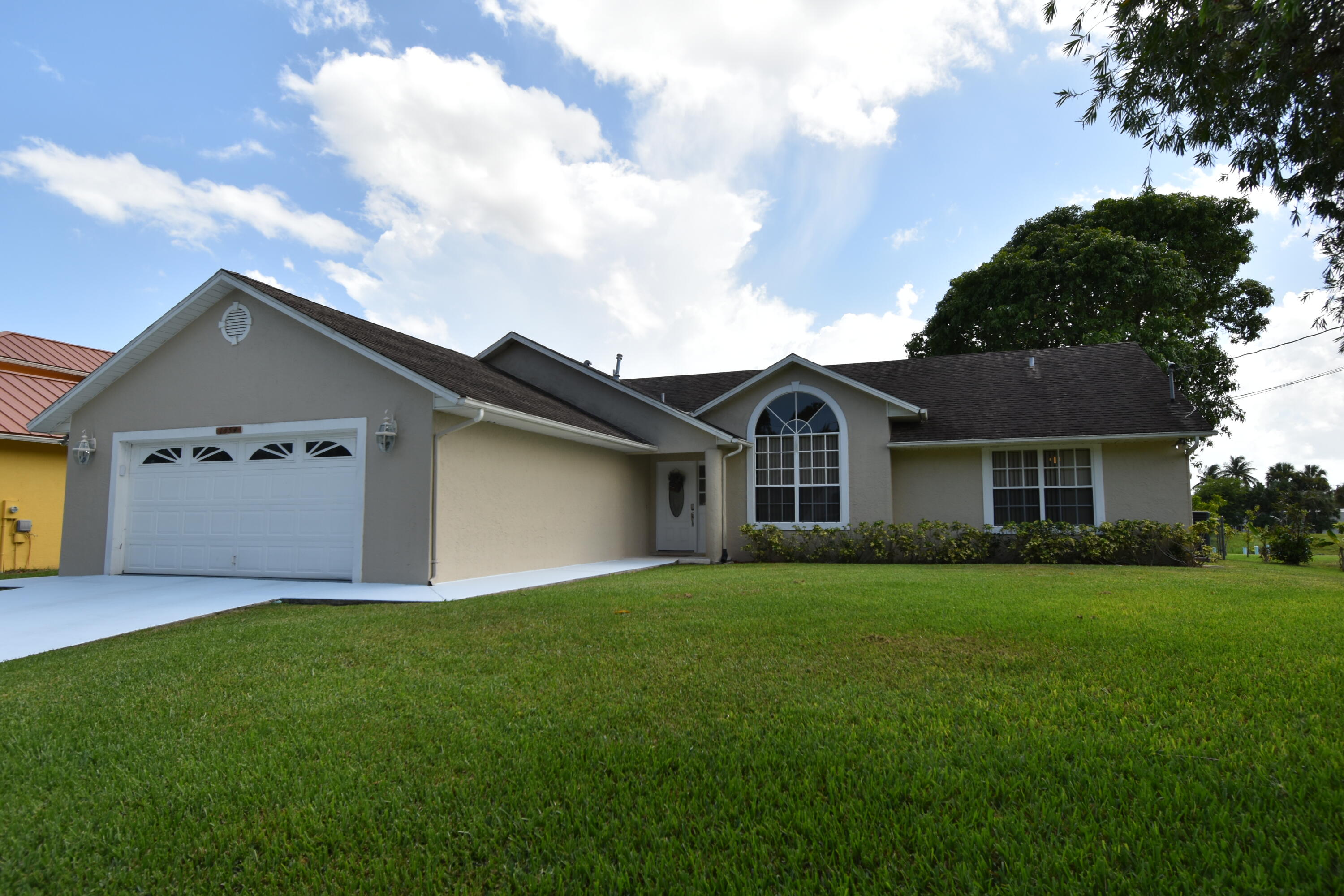1654 SW Lexington Drive