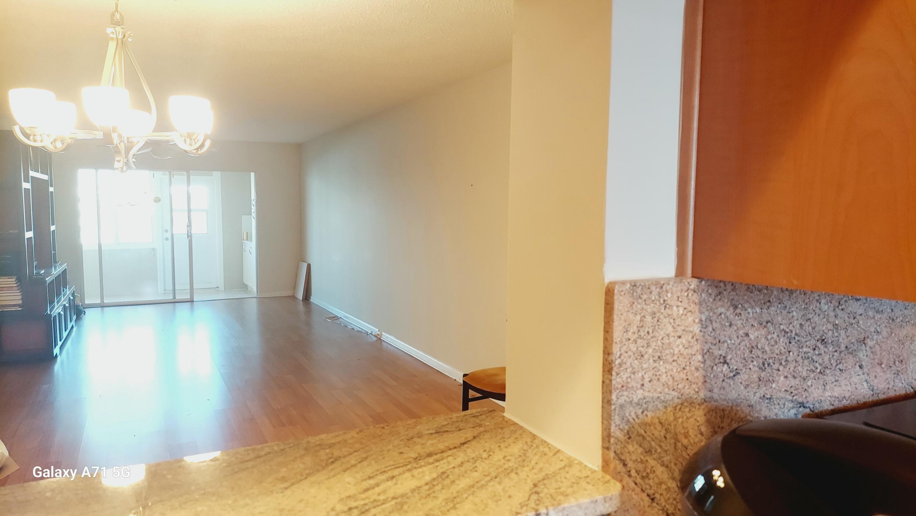 1032 Ainslie B 1032 Property Photo 6