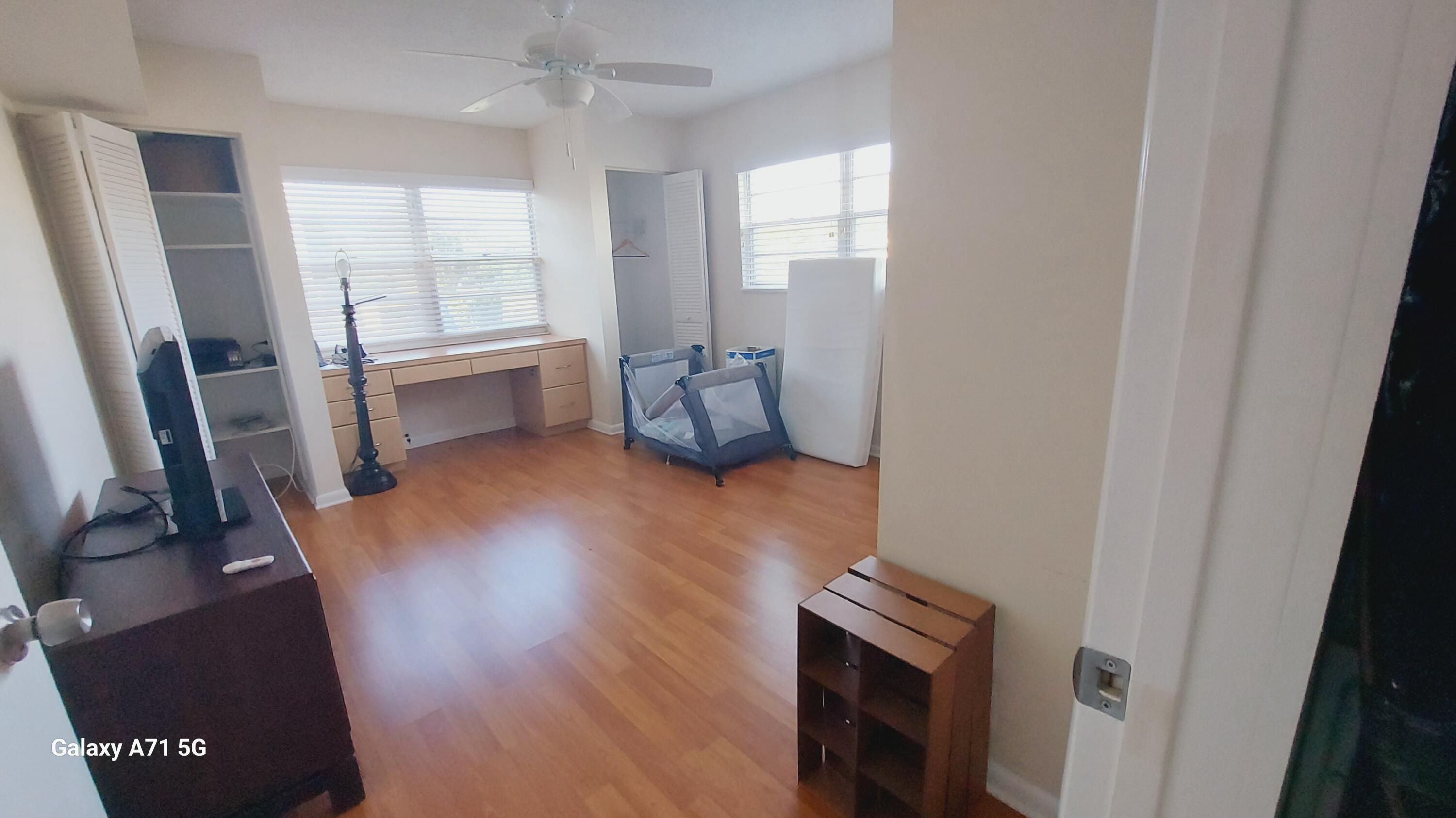1032 Ainslie B 1032 Property Photo 18