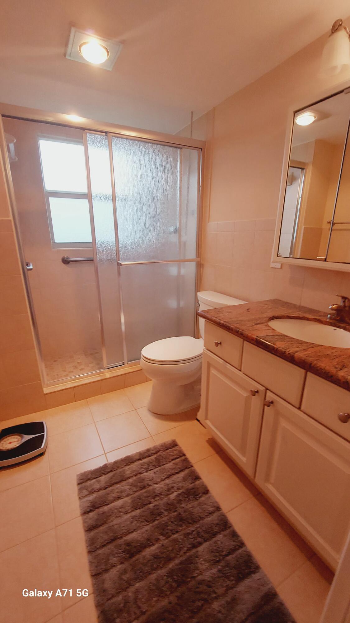 1032 Ainslie B 1032 Property Photo 19