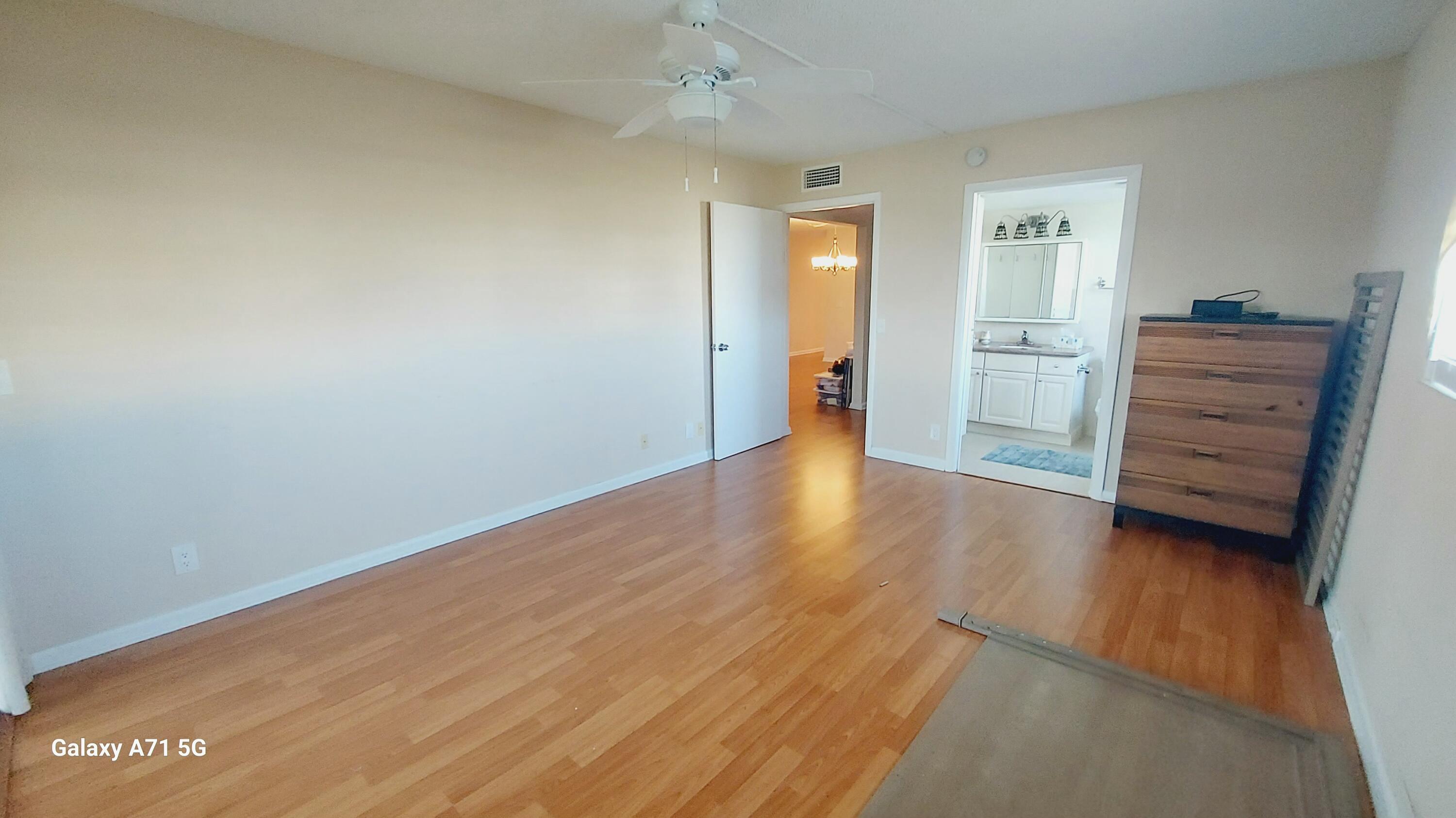 1032 Ainslie B 1032 Property Photo 20