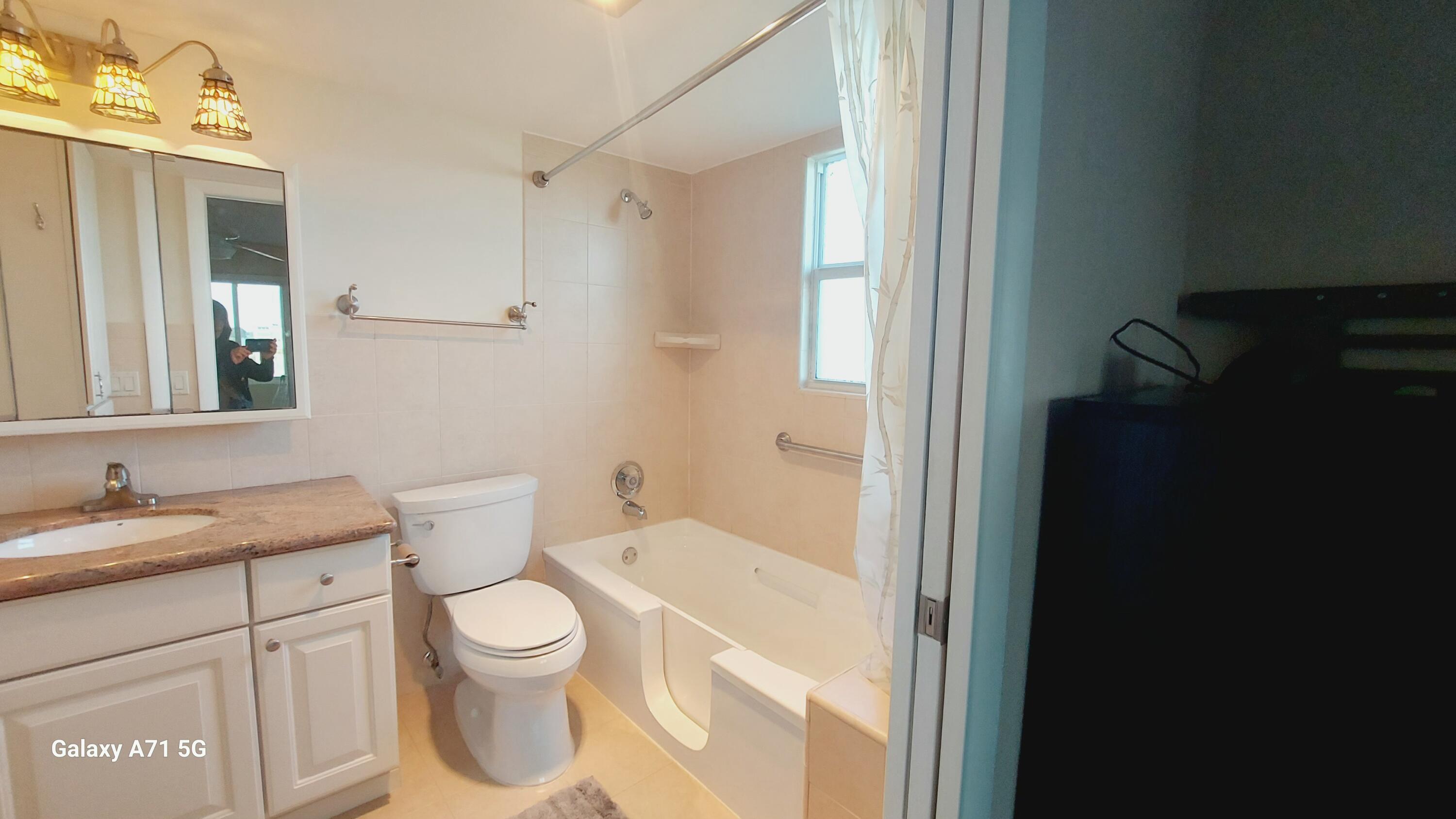 1032 Ainslie B 1032 Property Photo 21