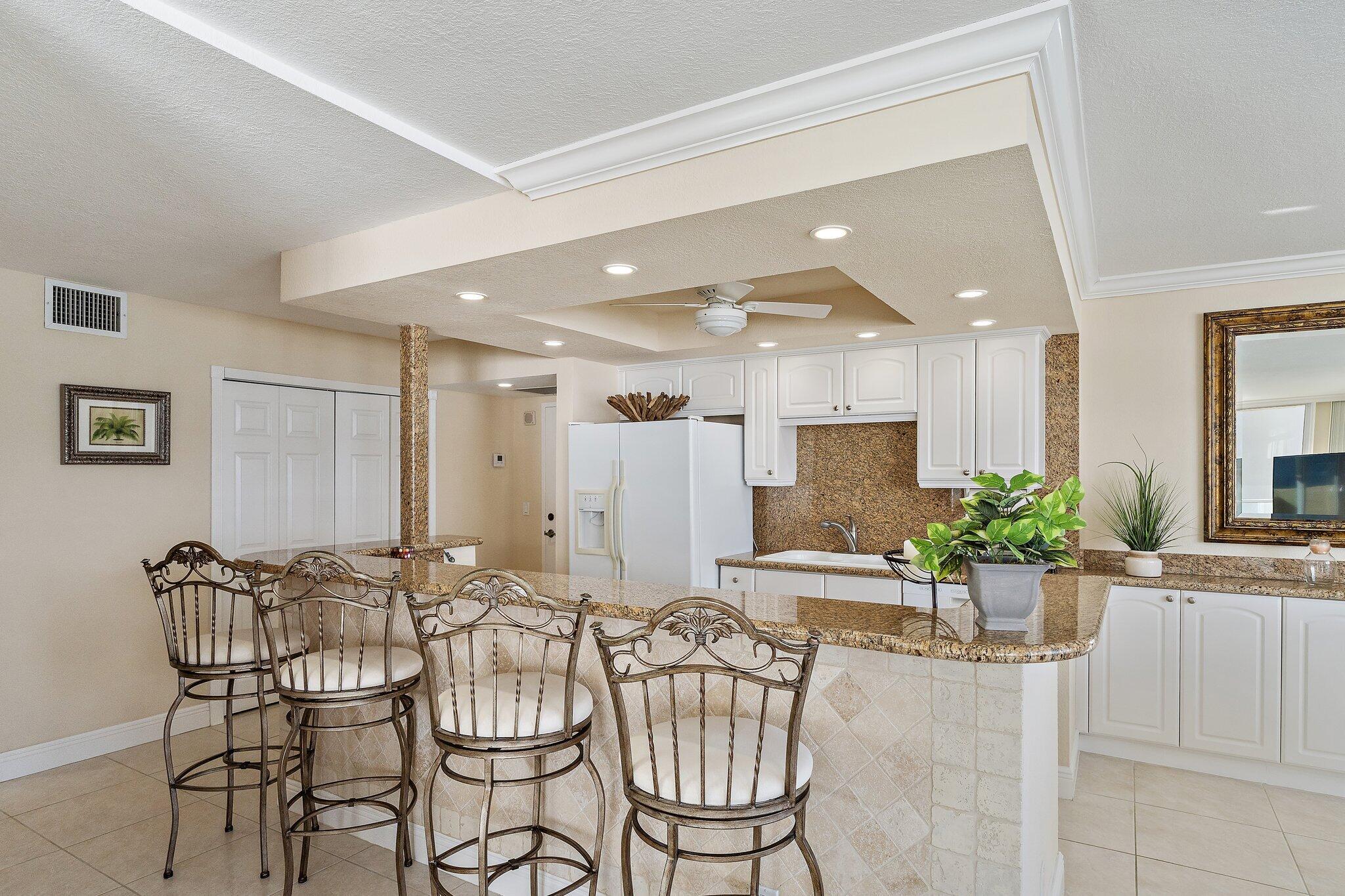 5440 N Ocean Drive 907 Property Photo 17