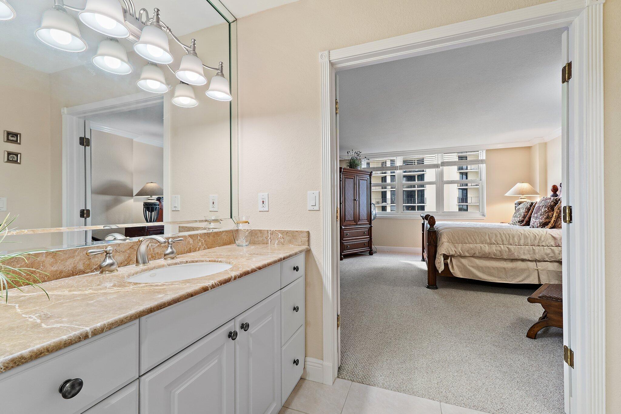 5440 N Ocean Drive 907 Property Photo 26