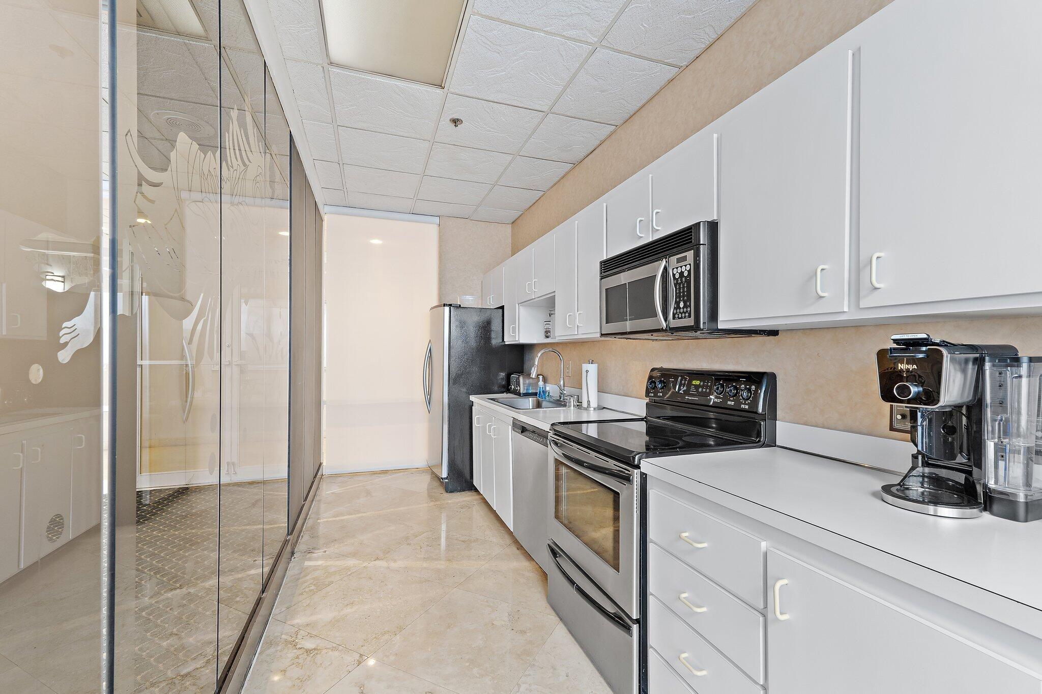 5440 N Ocean Drive 907 Property Photo 47