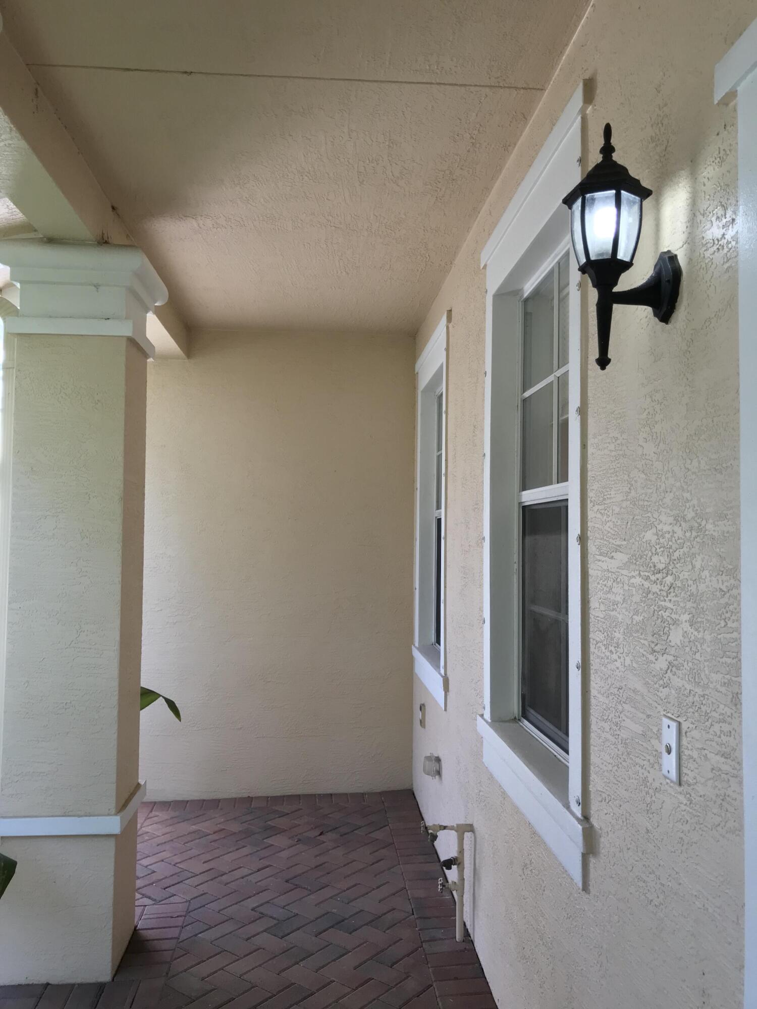 141 E Thatch Palm Circle Property Photo 2