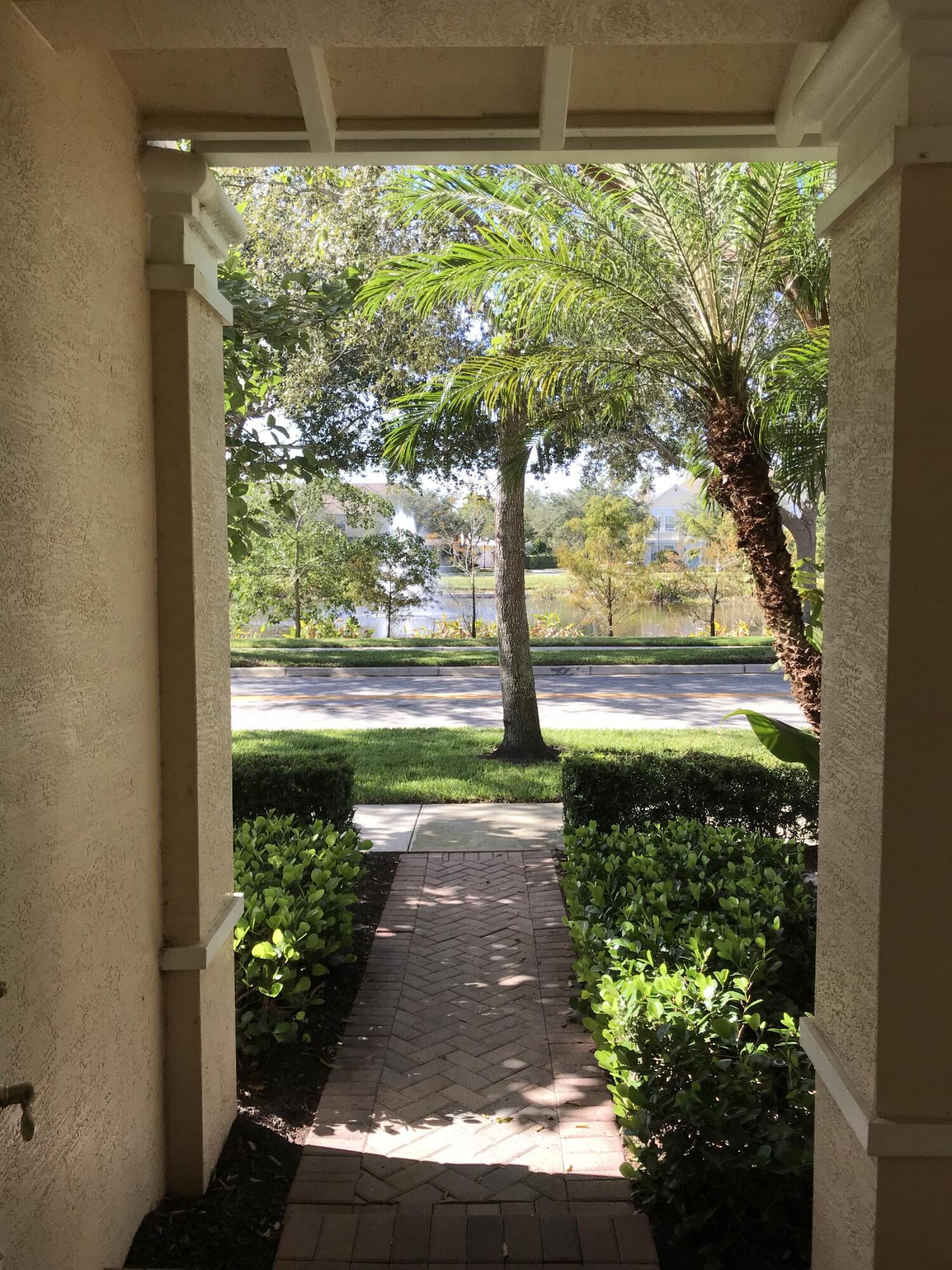 141 E Thatch Palm Circle Property Photo 3