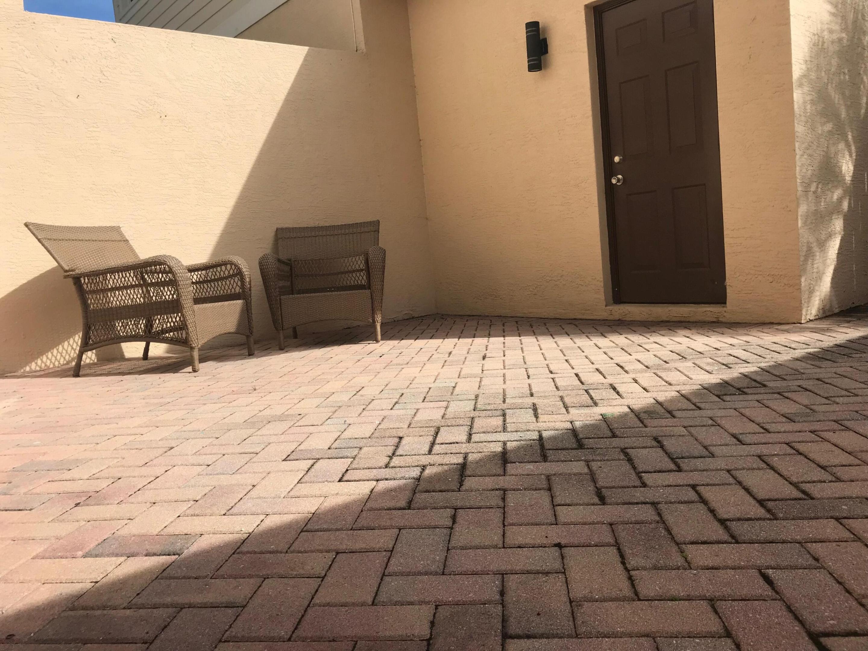 141 E Thatch Palm Circle Property Photo 27