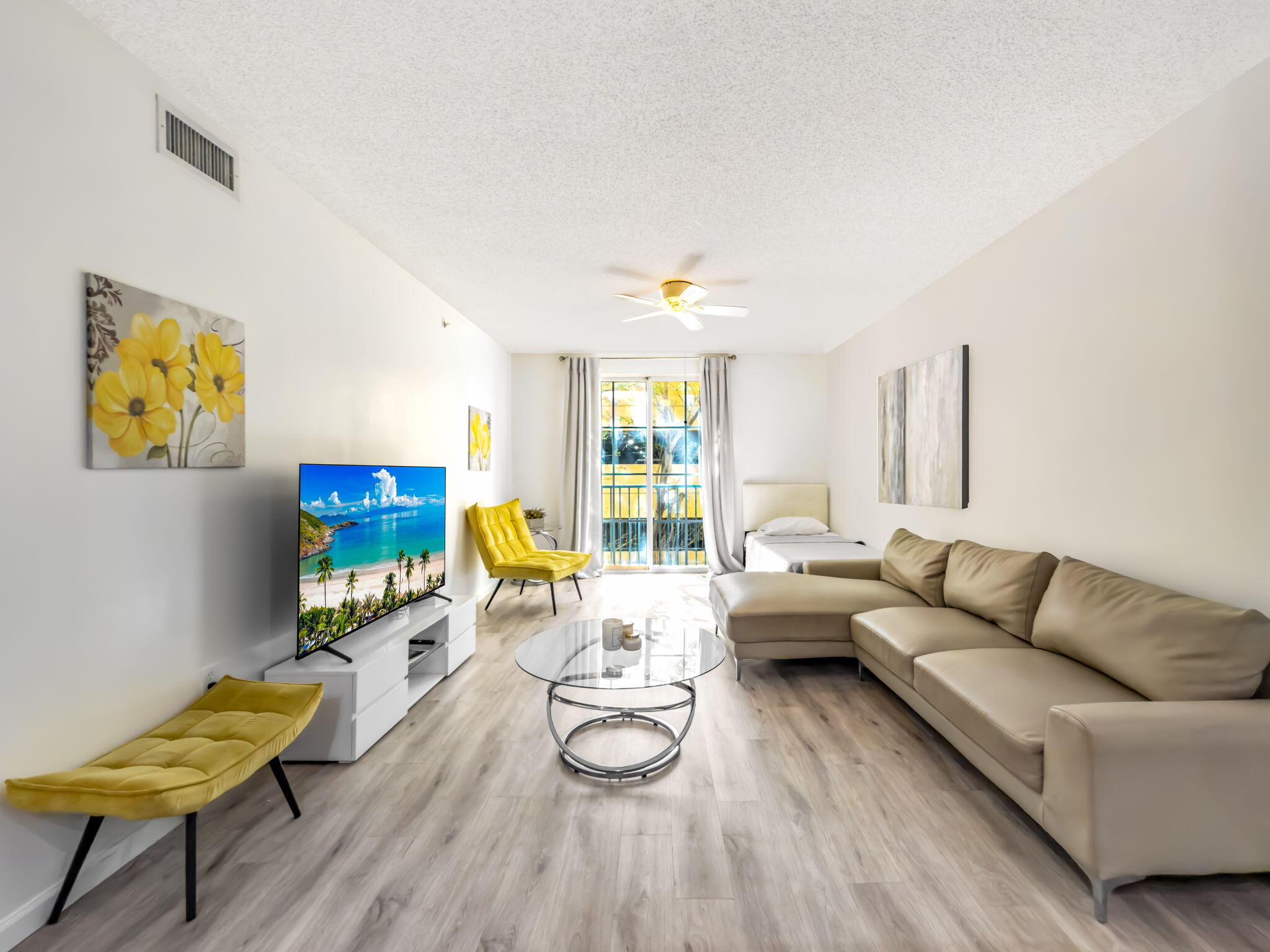630 S Sapodilla Avenue 218 Property Photo 6