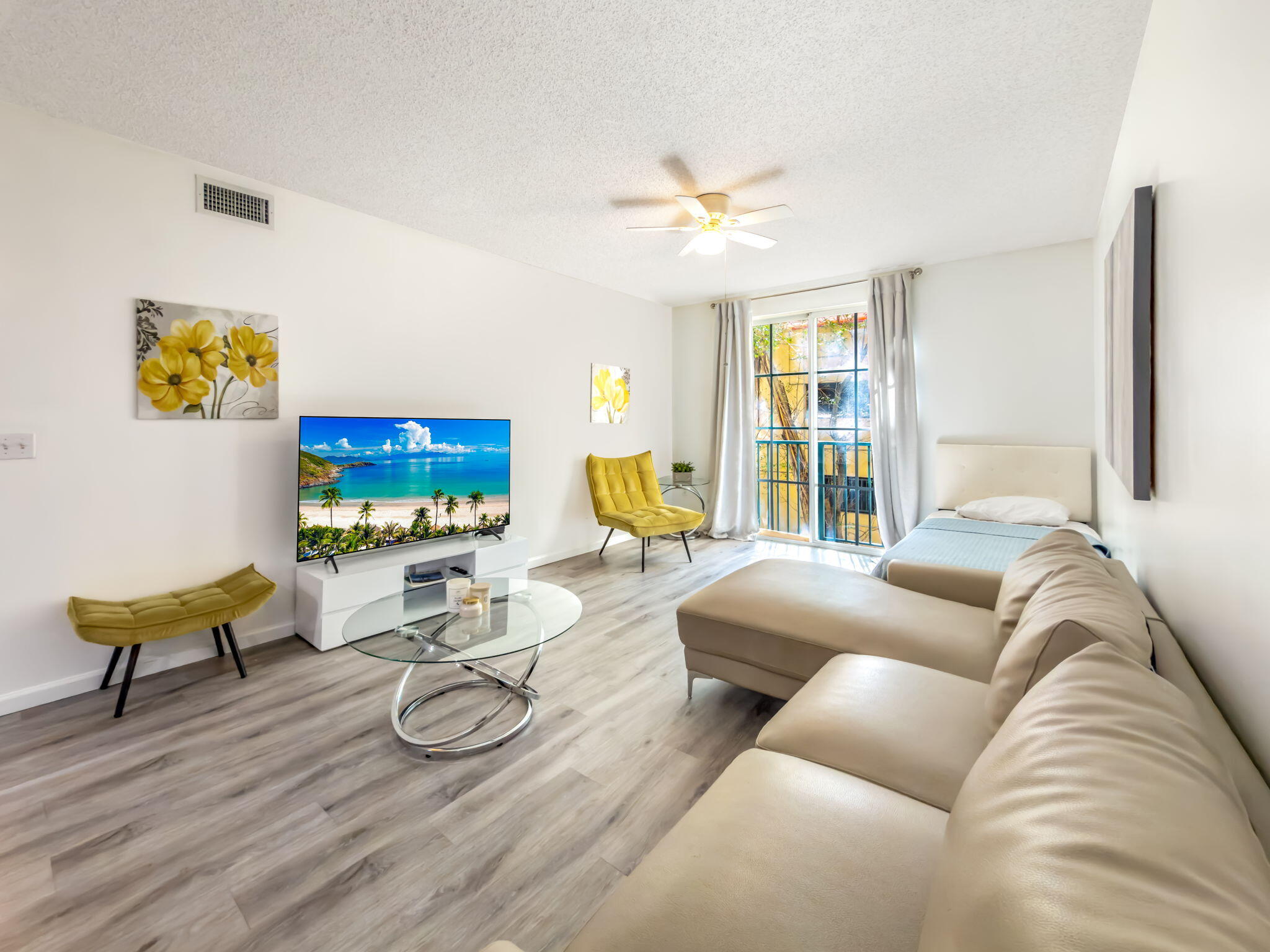 630 S Sapodilla Avenue 218 Property Photo 8
