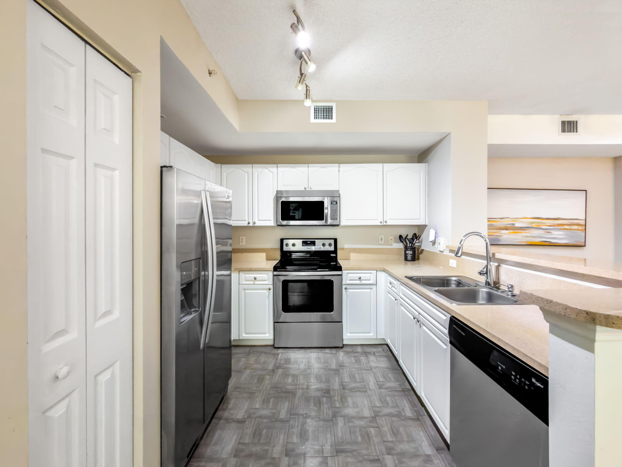 630 S Sapodilla Avenue 218 Property Photo 14
