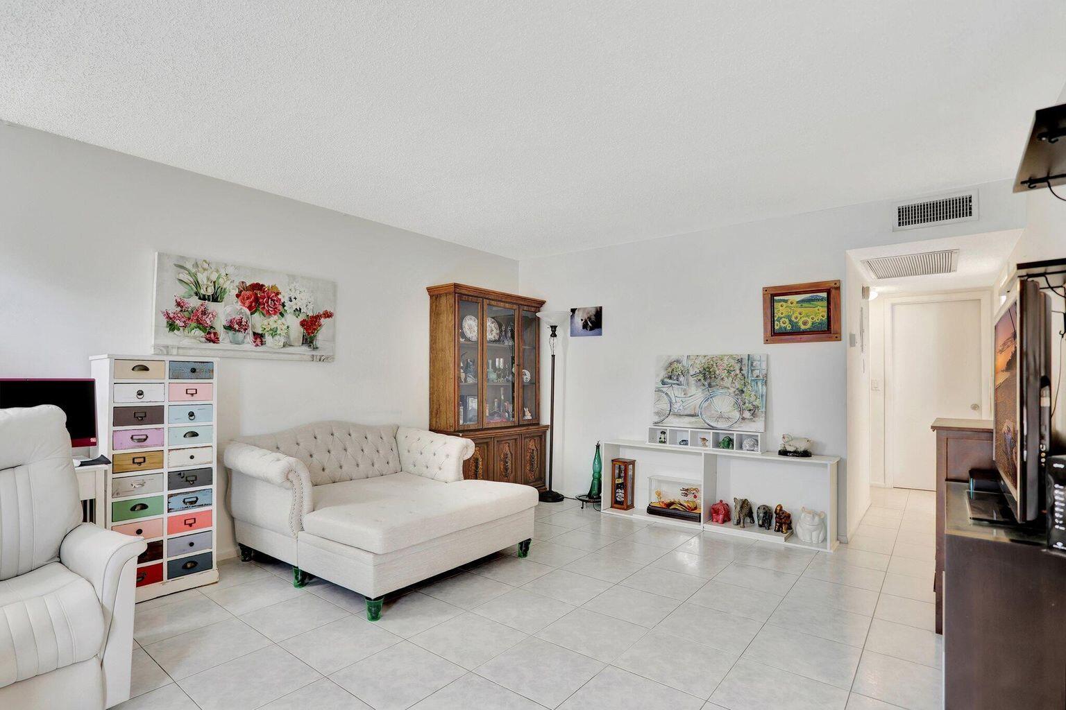 4076 Newport Q 4076 Property Photo 4
