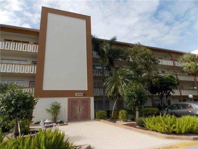 4302 Martinique Circle B2 Property Photo 6