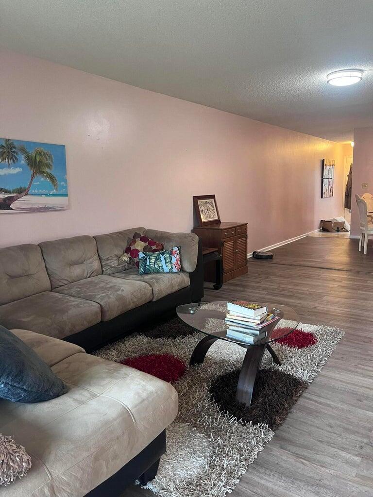 4302 Martinique Circle B2 Property Photo 8