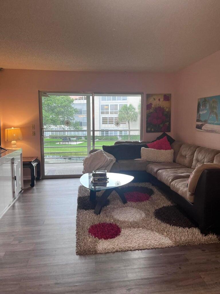 4302 Martinique Circle B2 Property Photo 9