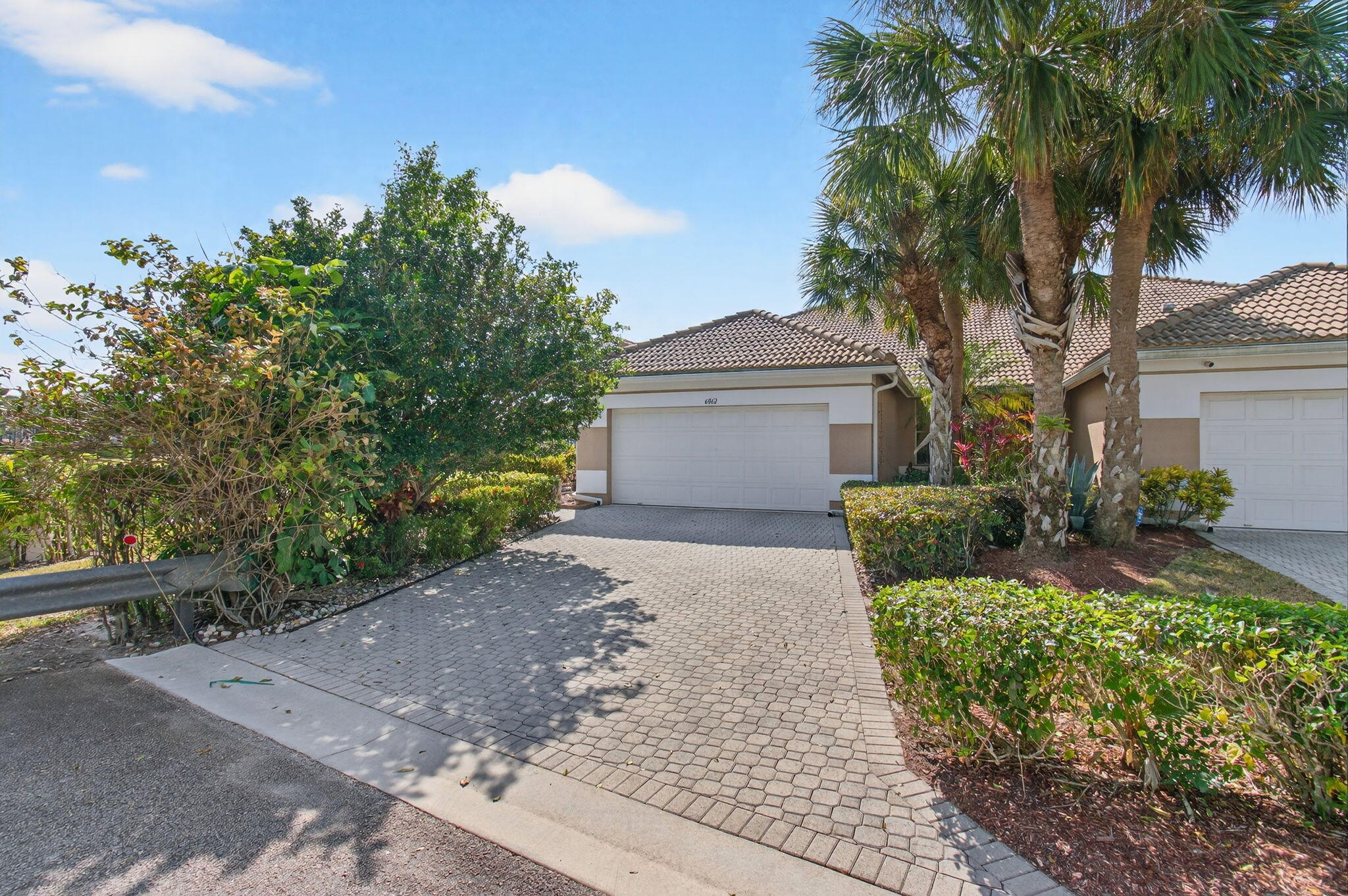 6862 Swansea Lane