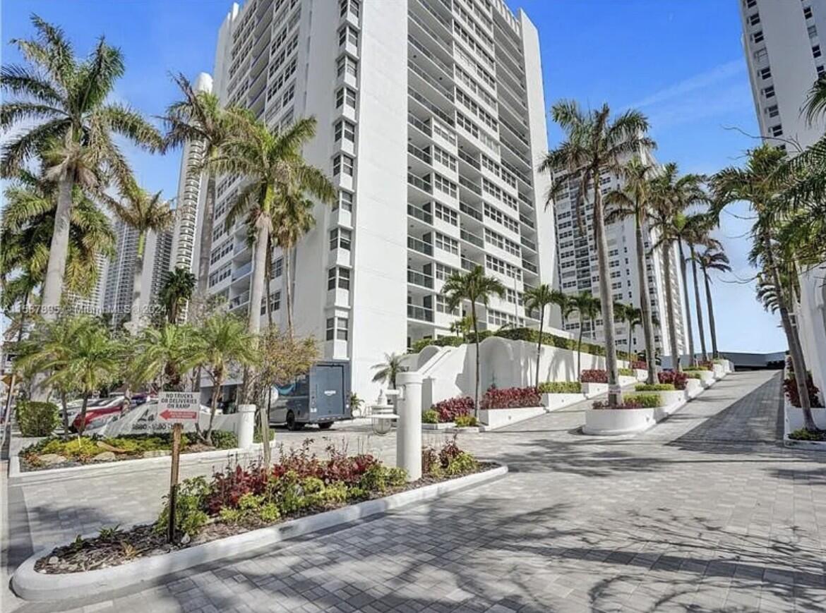 1880 S Ocean Drive 308 Property Photo 1