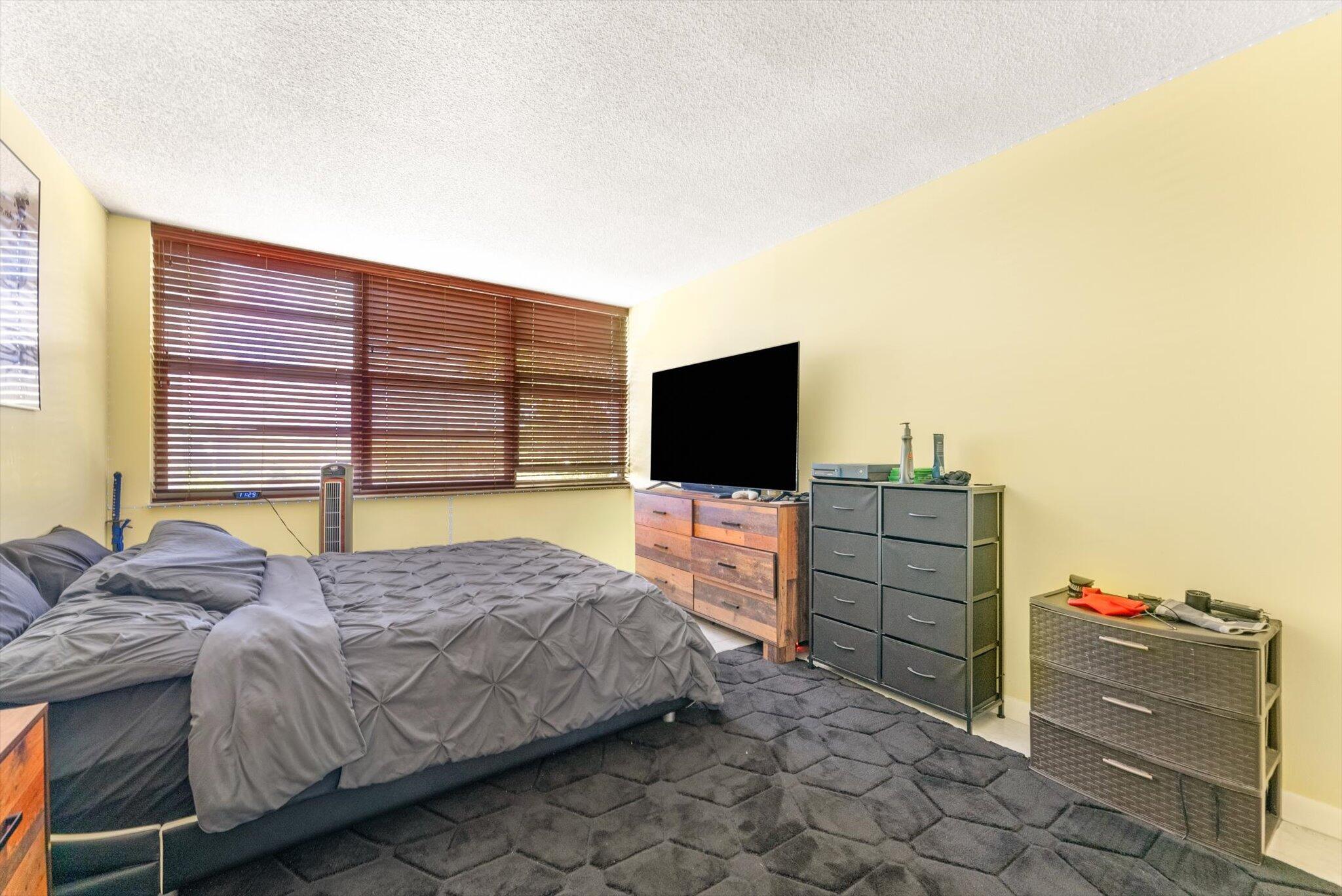 2751 Taft Street 403 Property Photo 10