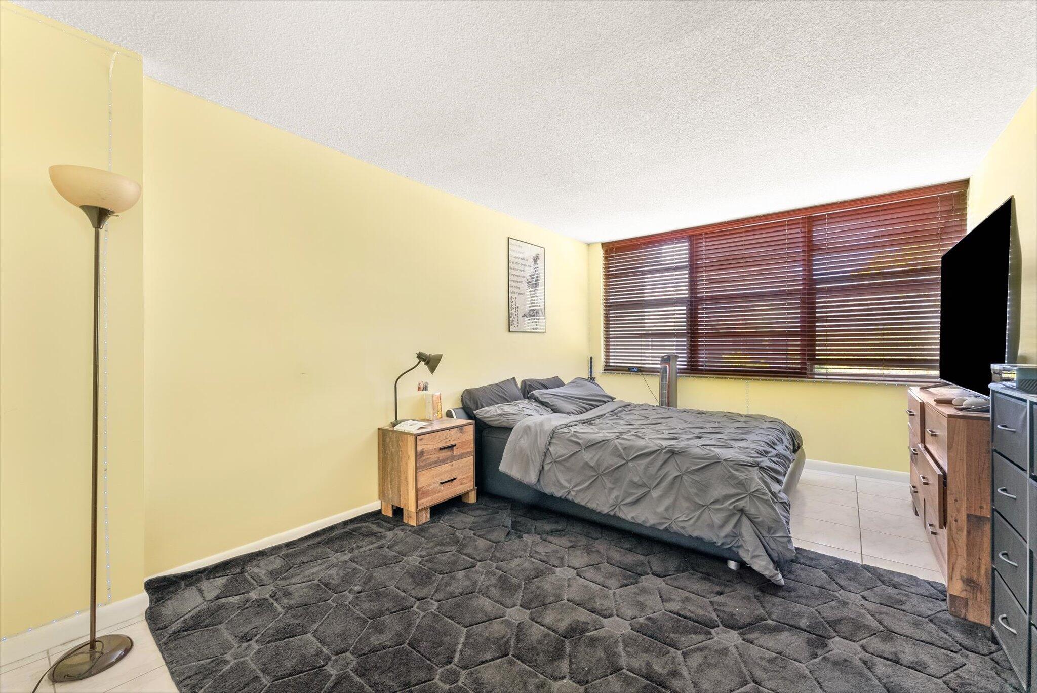 2751 Taft Street 403 Property Photo 12