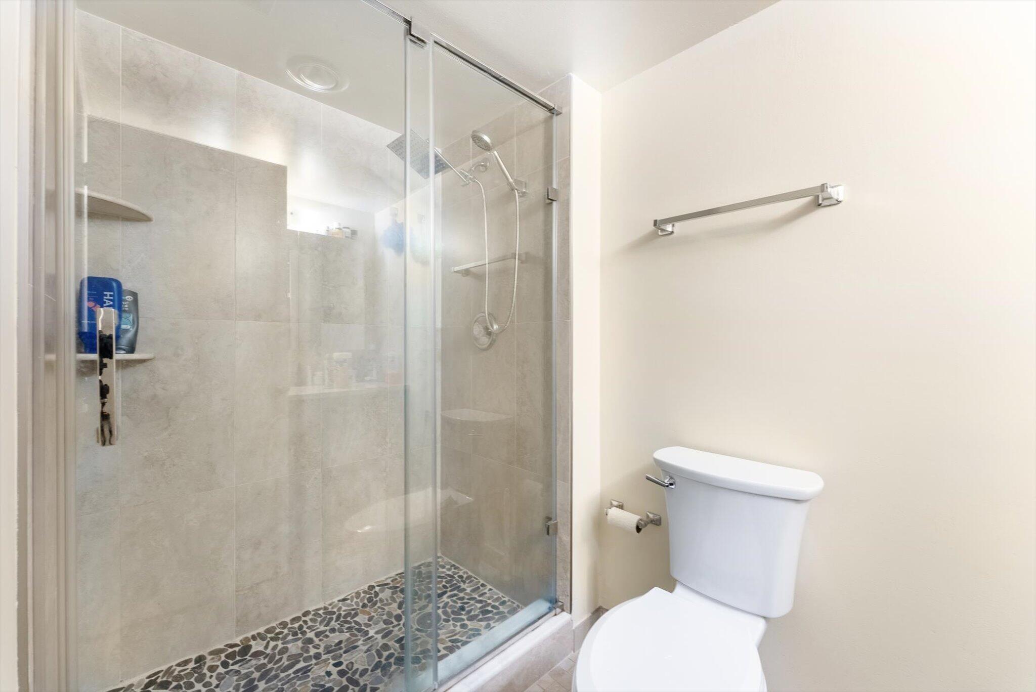 2751 Taft Street 403 Property Photo 13