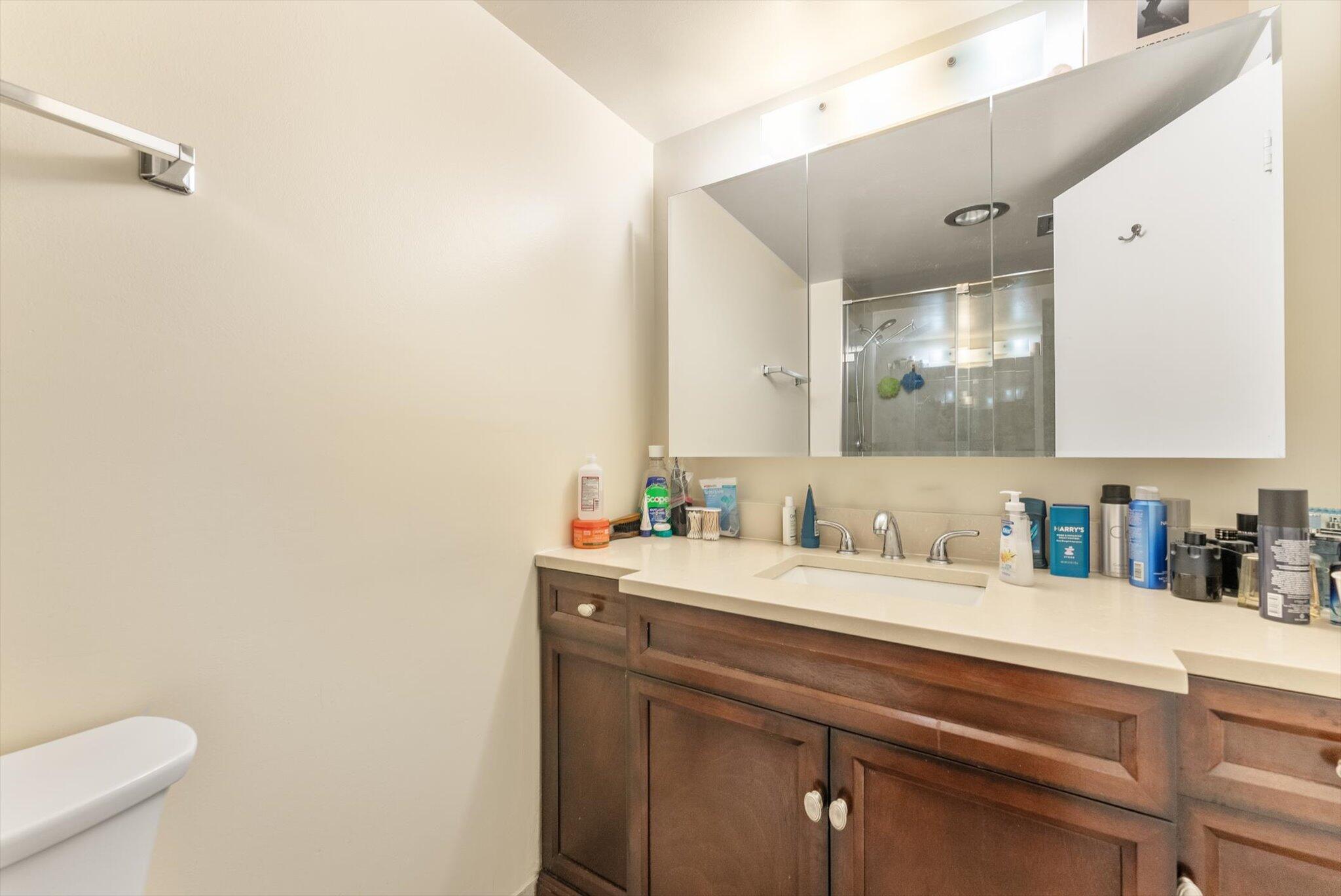 2751 Taft Street 403 Property Photo 14