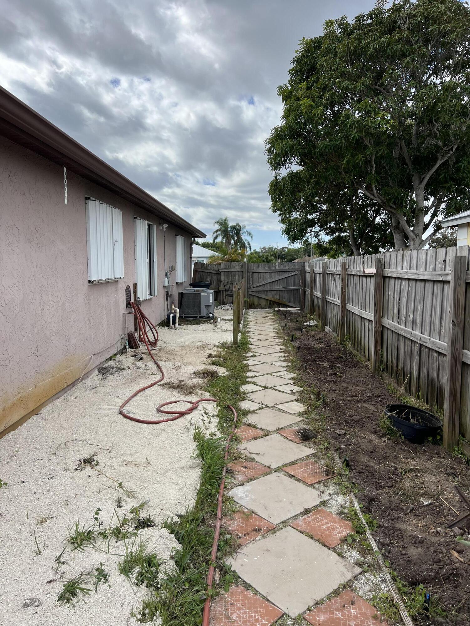 1561 Se Appamattox Terrace Property Photo 10