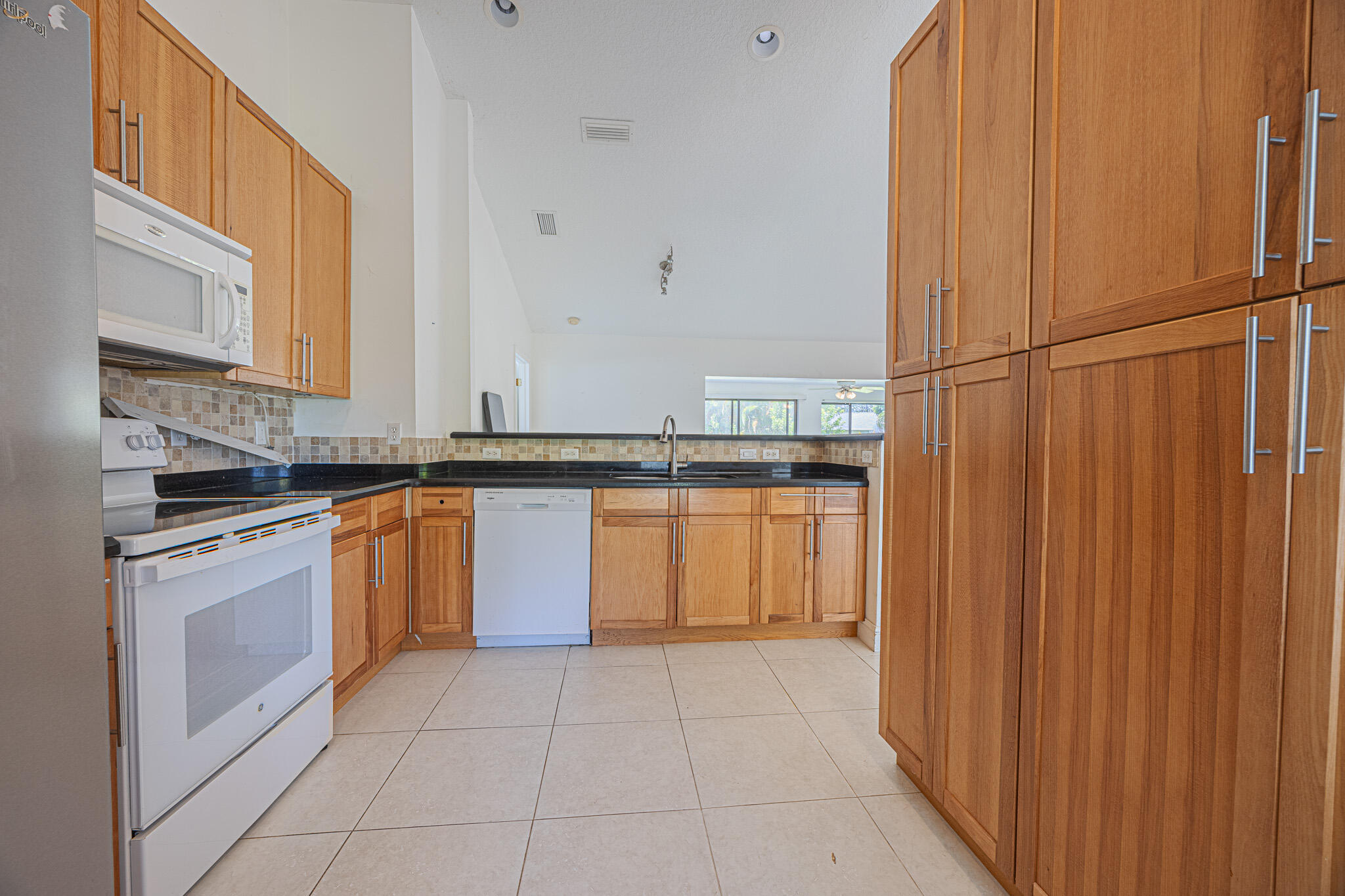9453 Burlington Place Property Photo 3
