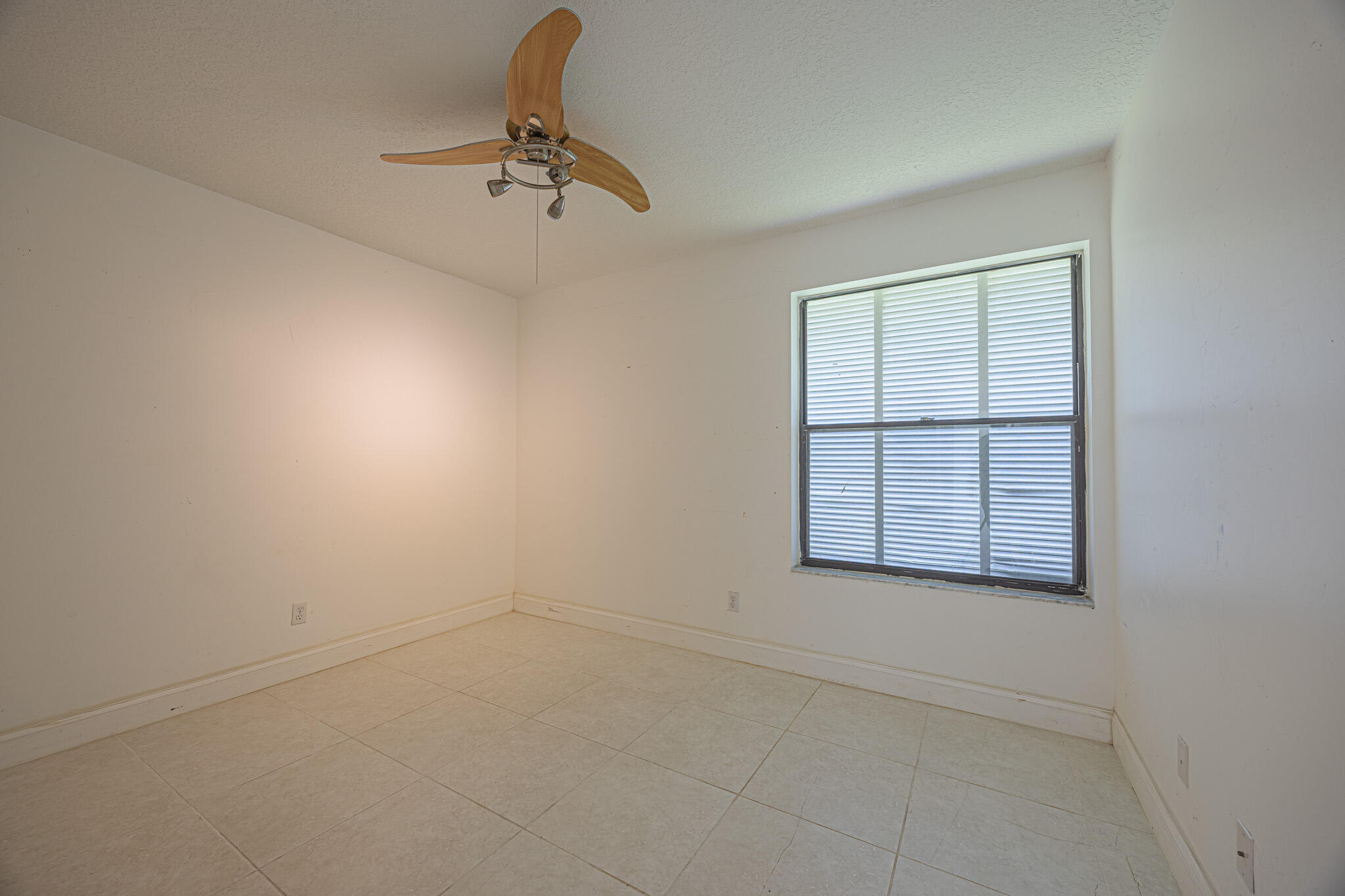 9453 Burlington Place Property Photo 6