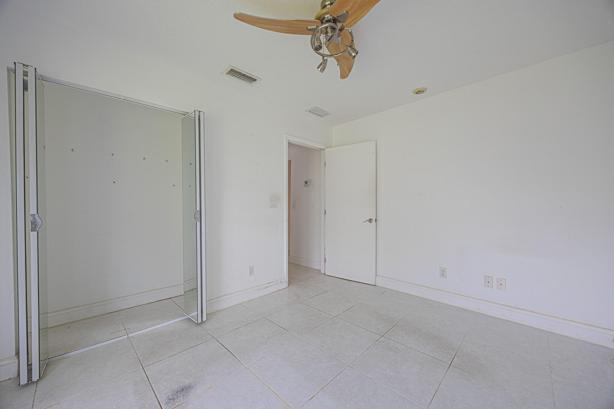 9453 Burlington Place Property Photo 7