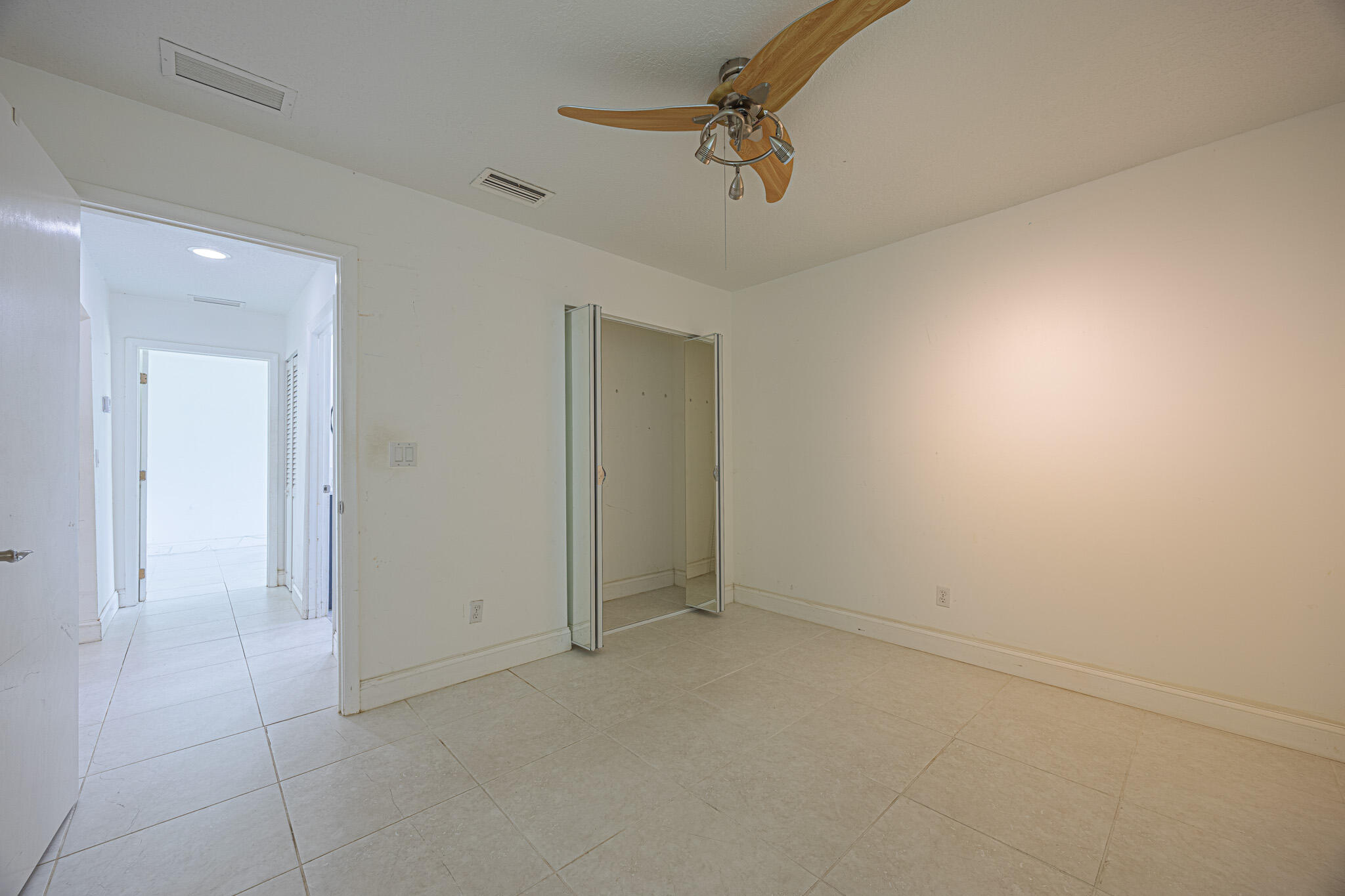 9453 Burlington Place Property Photo 8