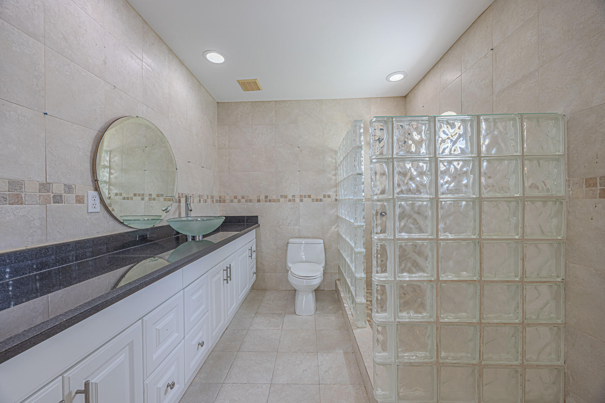9453 Burlington Place Property Photo 11