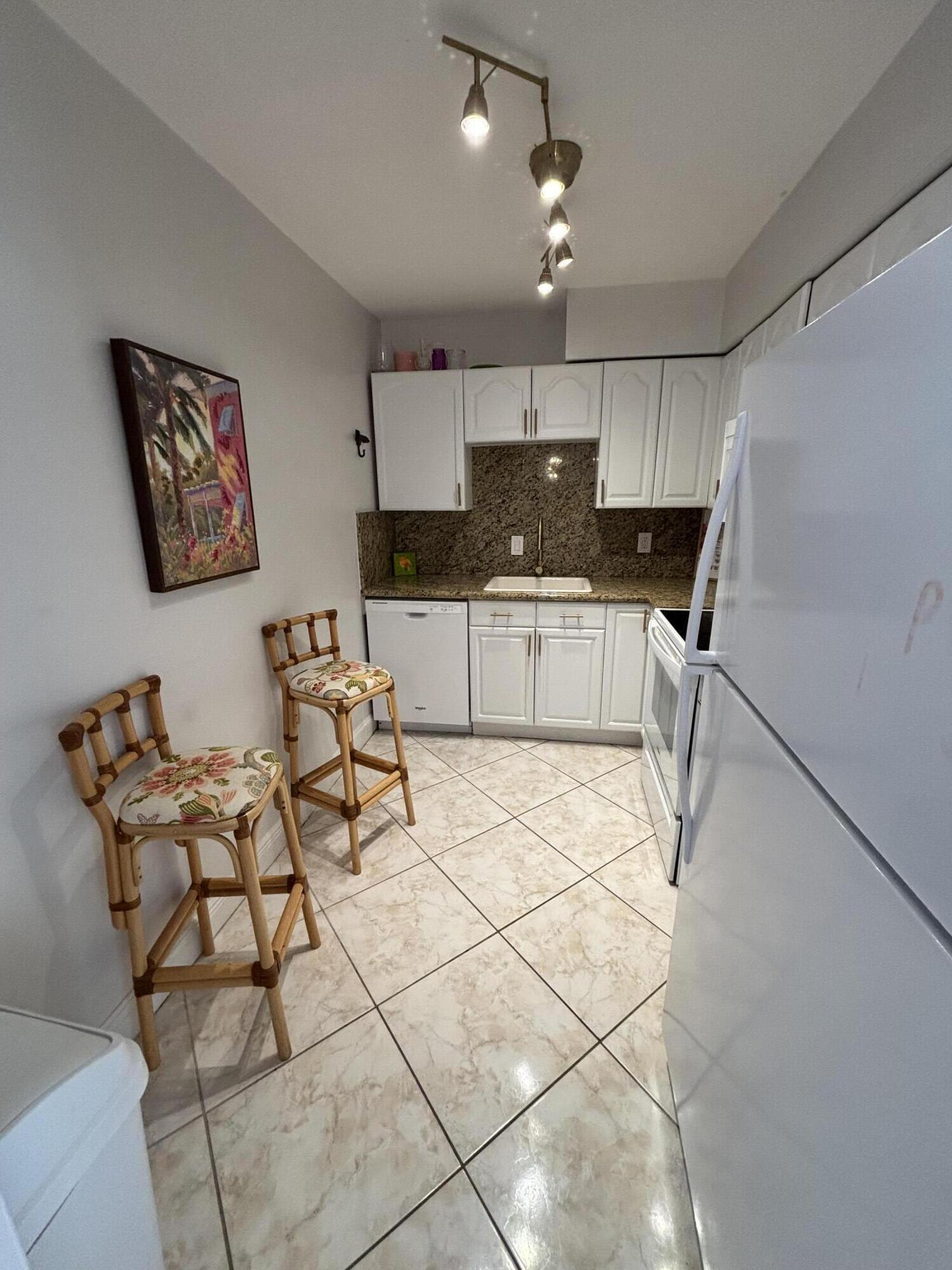 510 Prosperity Farms Road 8b Property Photo 4