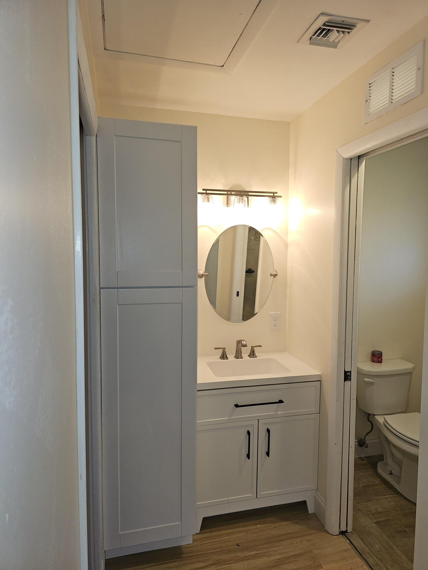 1212 Lakes End Drive D Property Photo 14