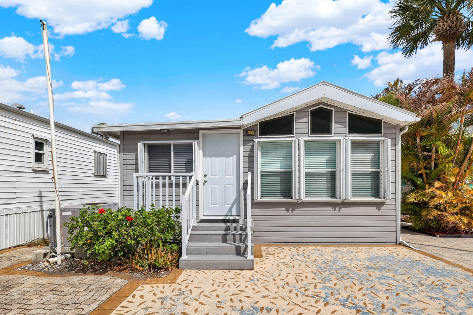 10725 S Ocean Drive 534 Property Photo 1