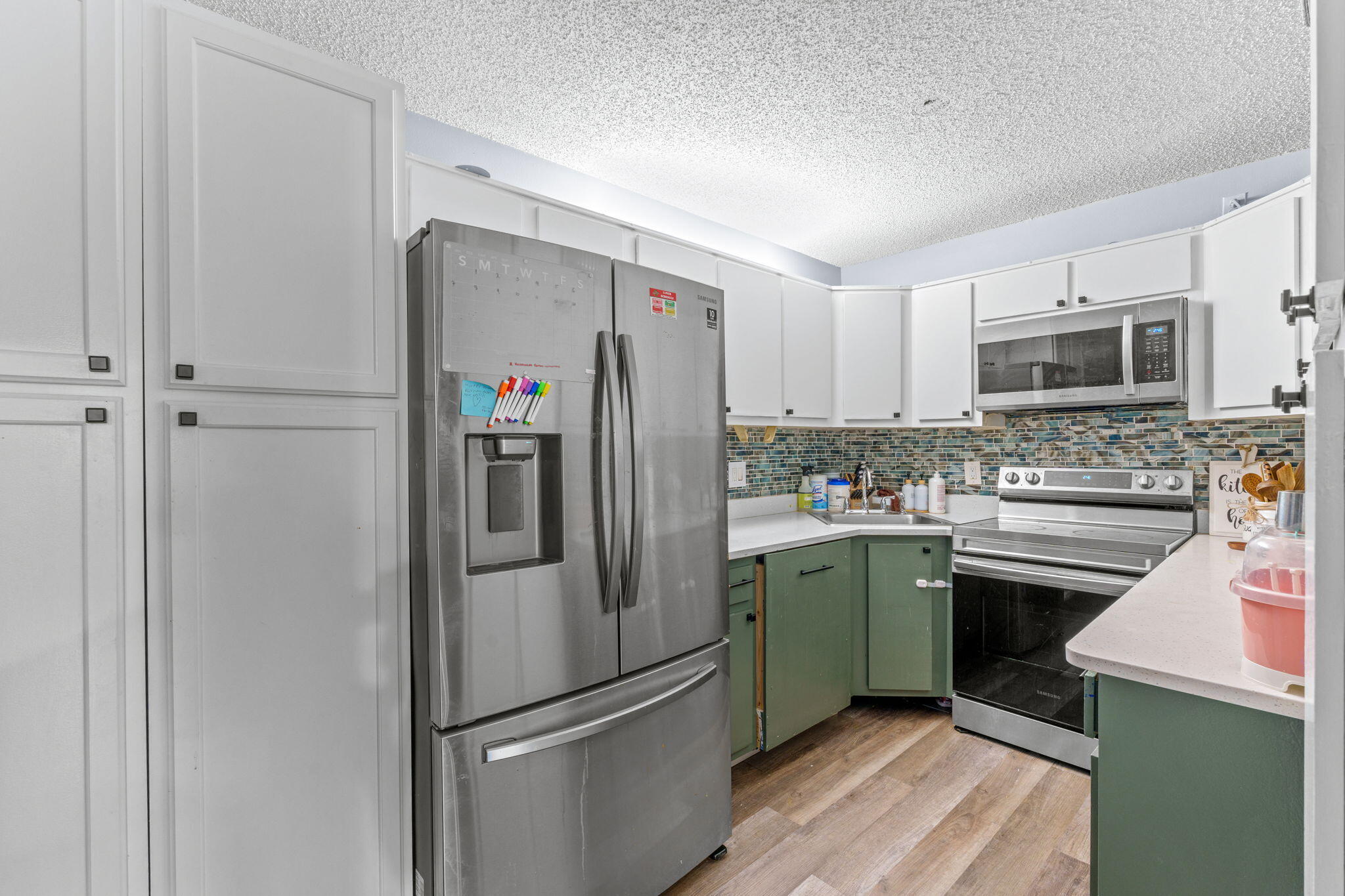 723 Sunny Pine Way H2 Property Photo 8