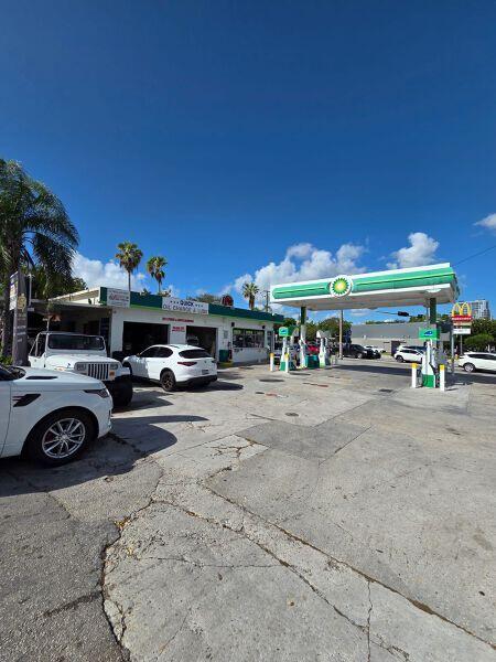 3198 S Dixie Highway Property Photo 1