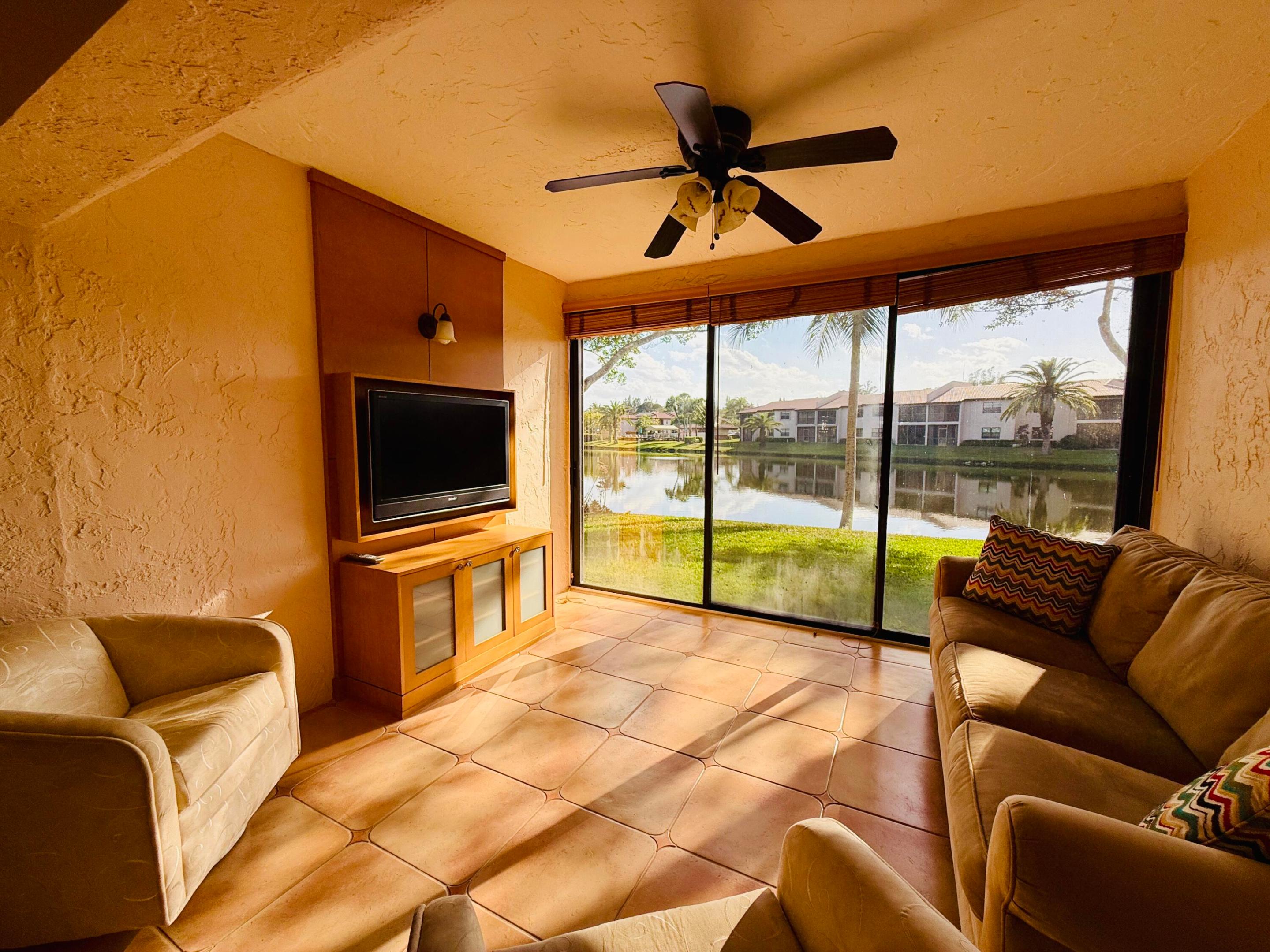 9261 Vista Del Lago E Property Photo 7