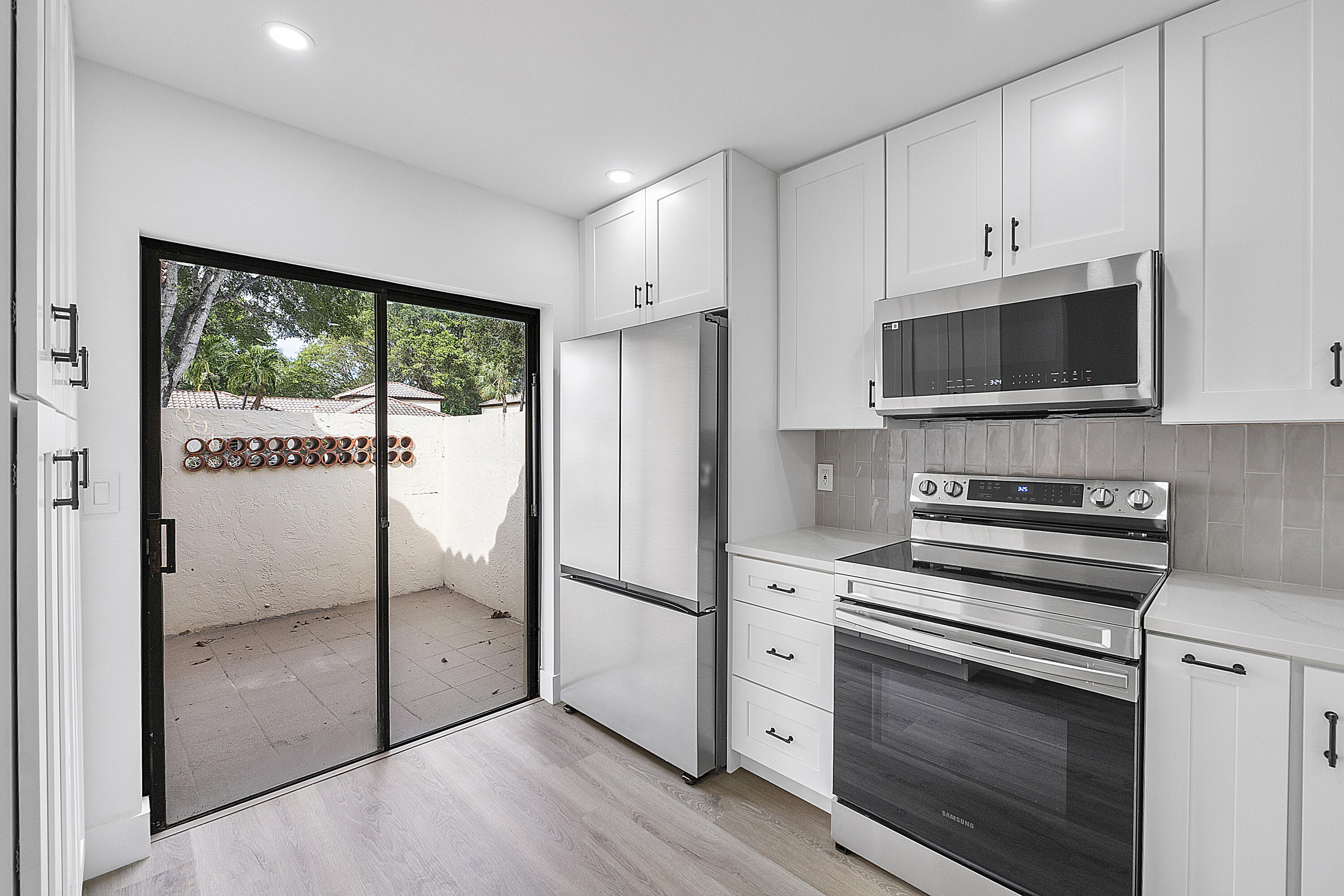 3127 Kingswood Terrace Property Photo 6