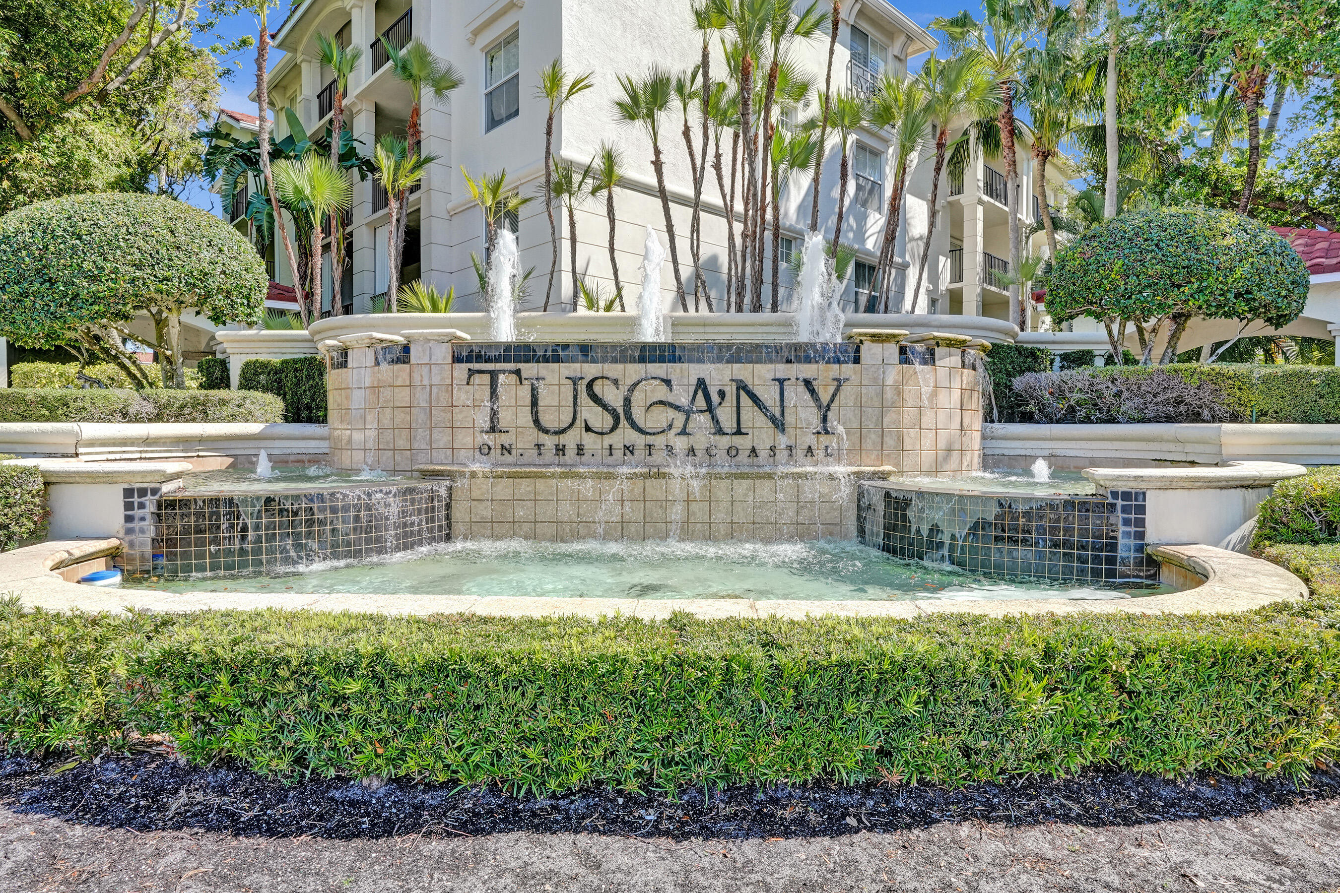 2113 Tuscany Way Property Photo 3