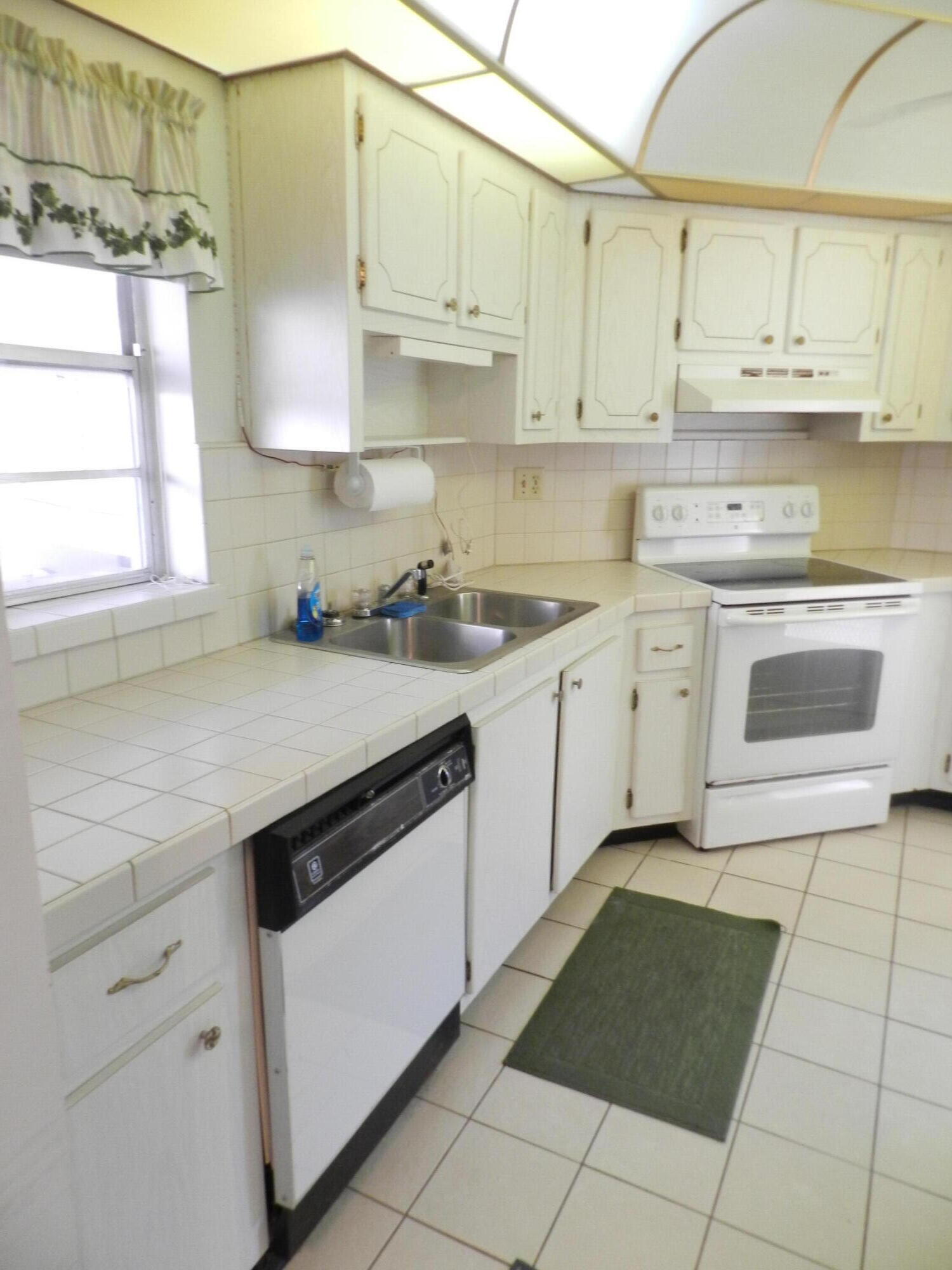 4 Greenway Village N 107 Property Photo 6