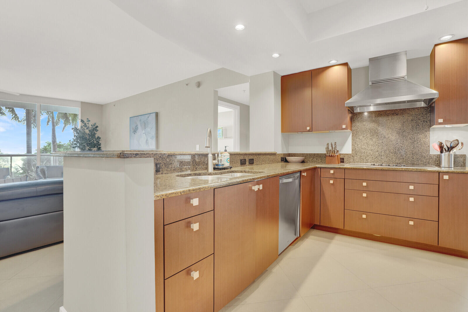 1 N Ocean Boulevard 508 Property Photo 13