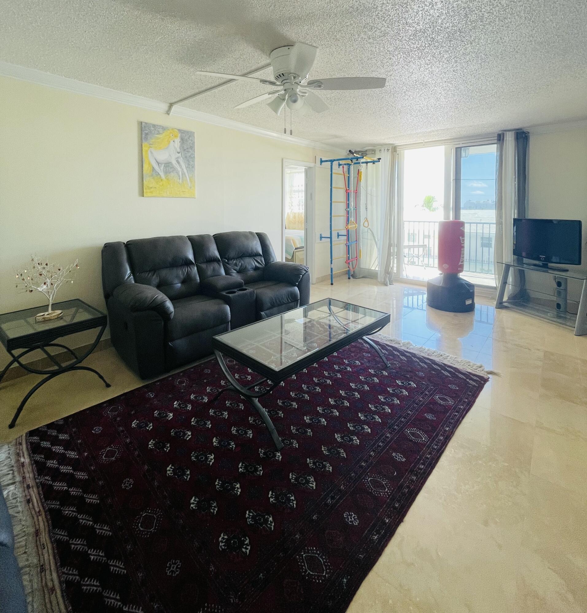 1237 Hillsboro Mile 302 Property Photo 4