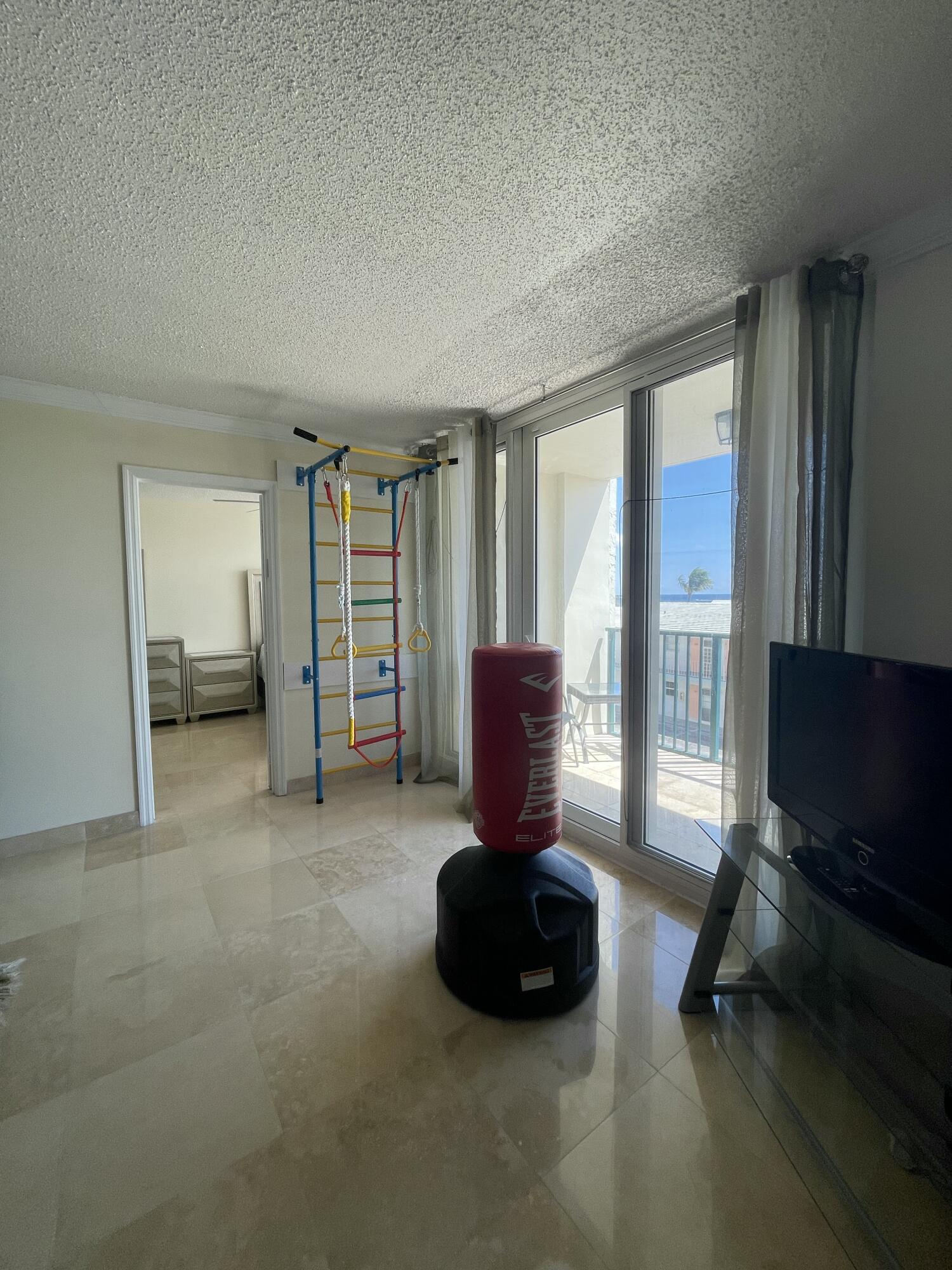 1237 Hillsboro Mile 302 Property Photo 13