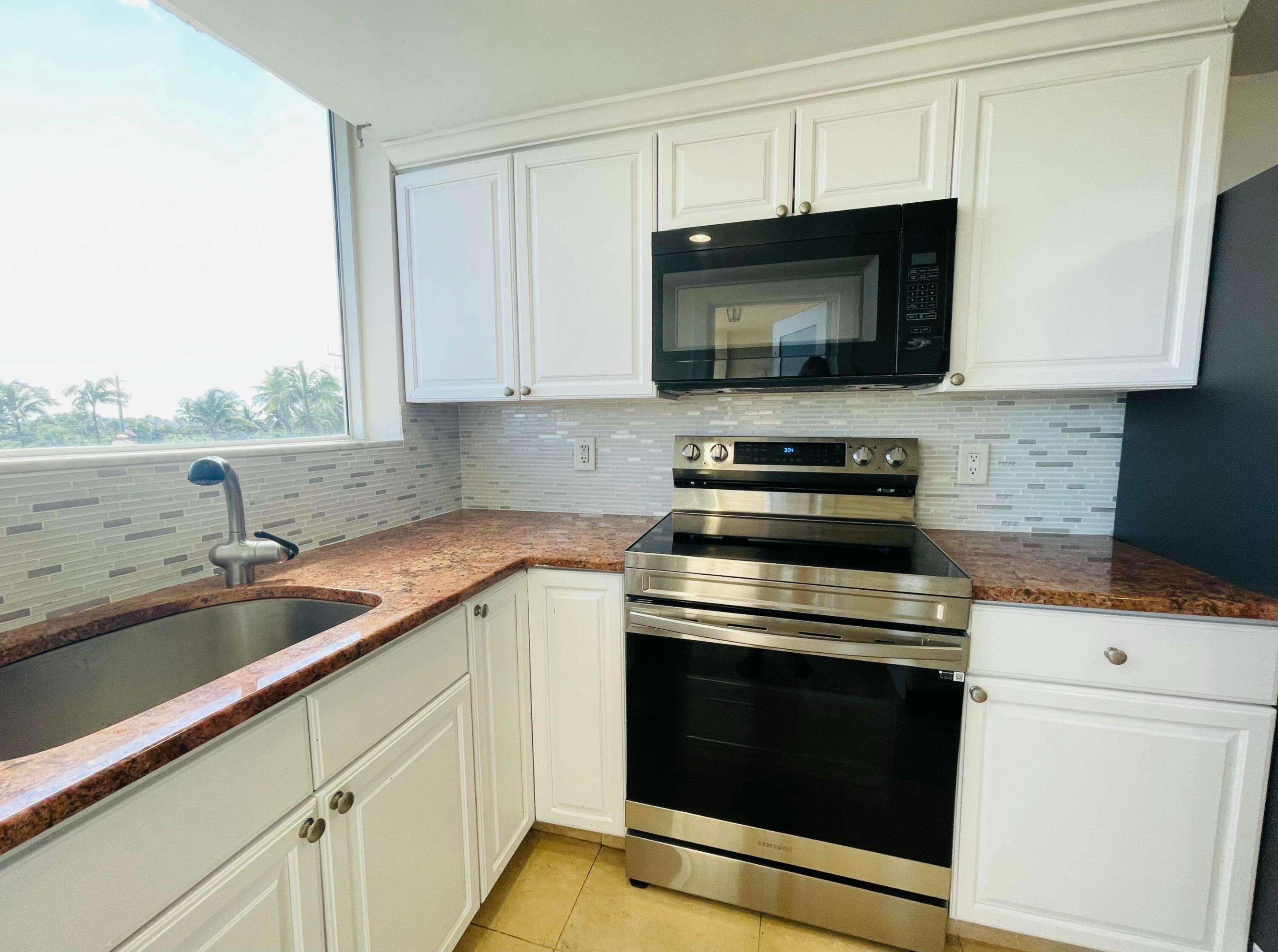 1237 Hillsboro Mile 302 Property Photo 53