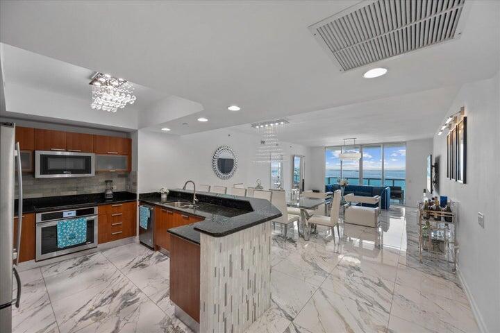 2650 Lake Shore Drive 1004 Property Photo 8