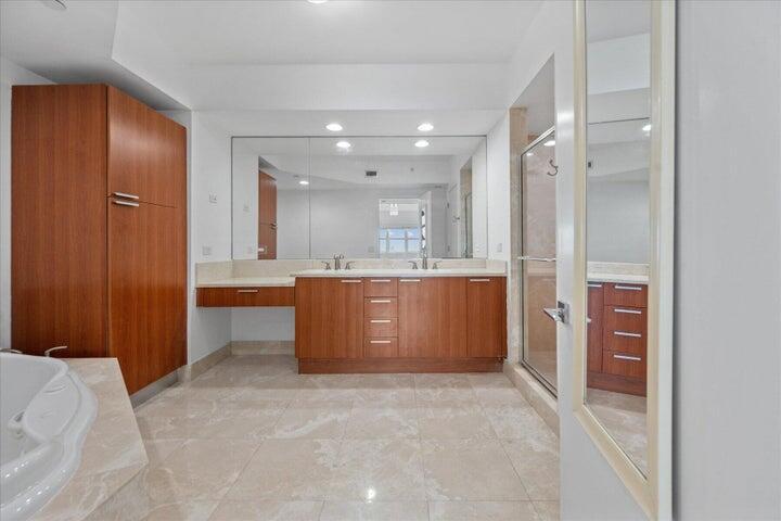 2650 Lake Shore Drive 1004 Property Photo 11
